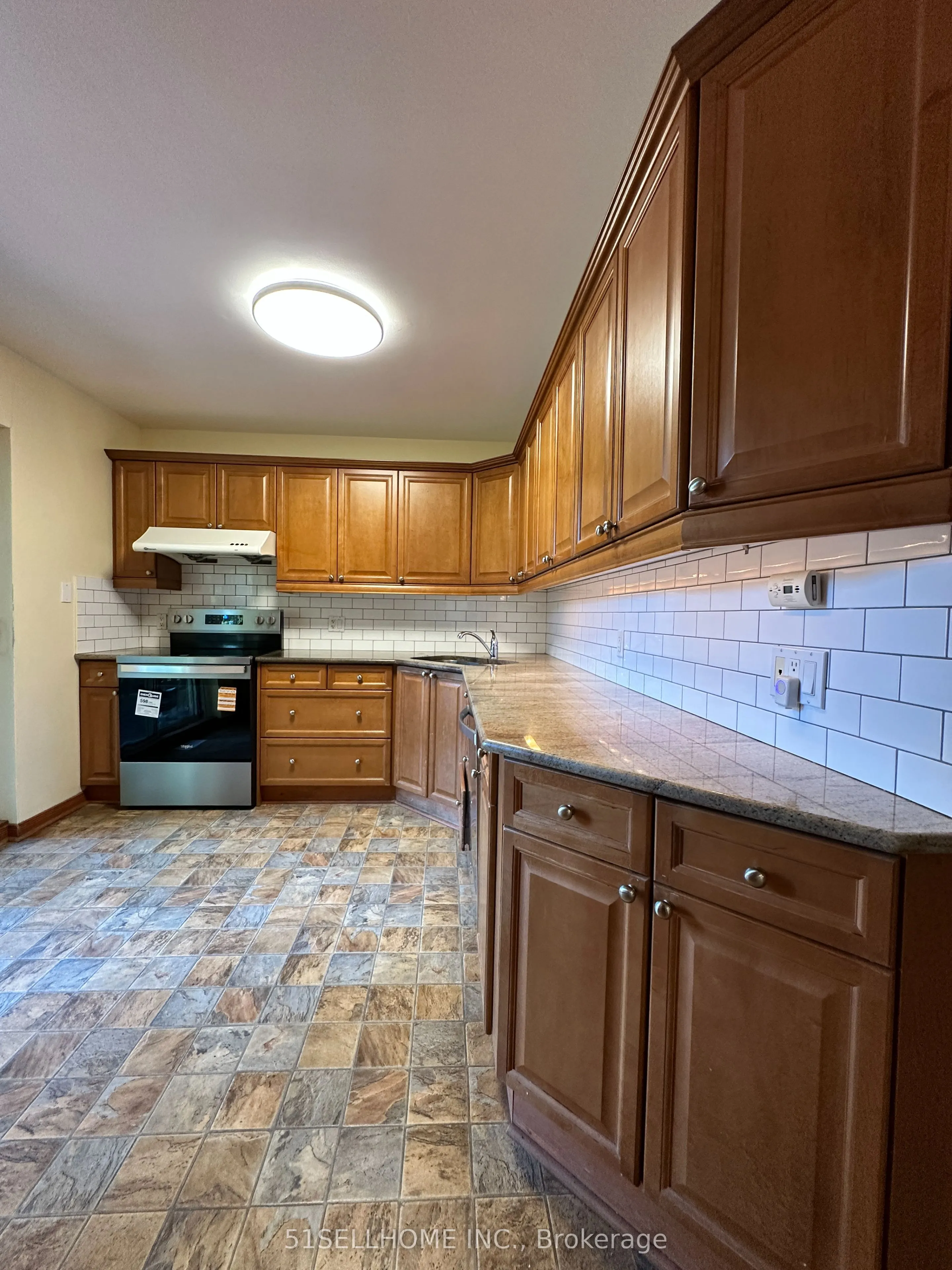 1349 Sedgewick Crescent