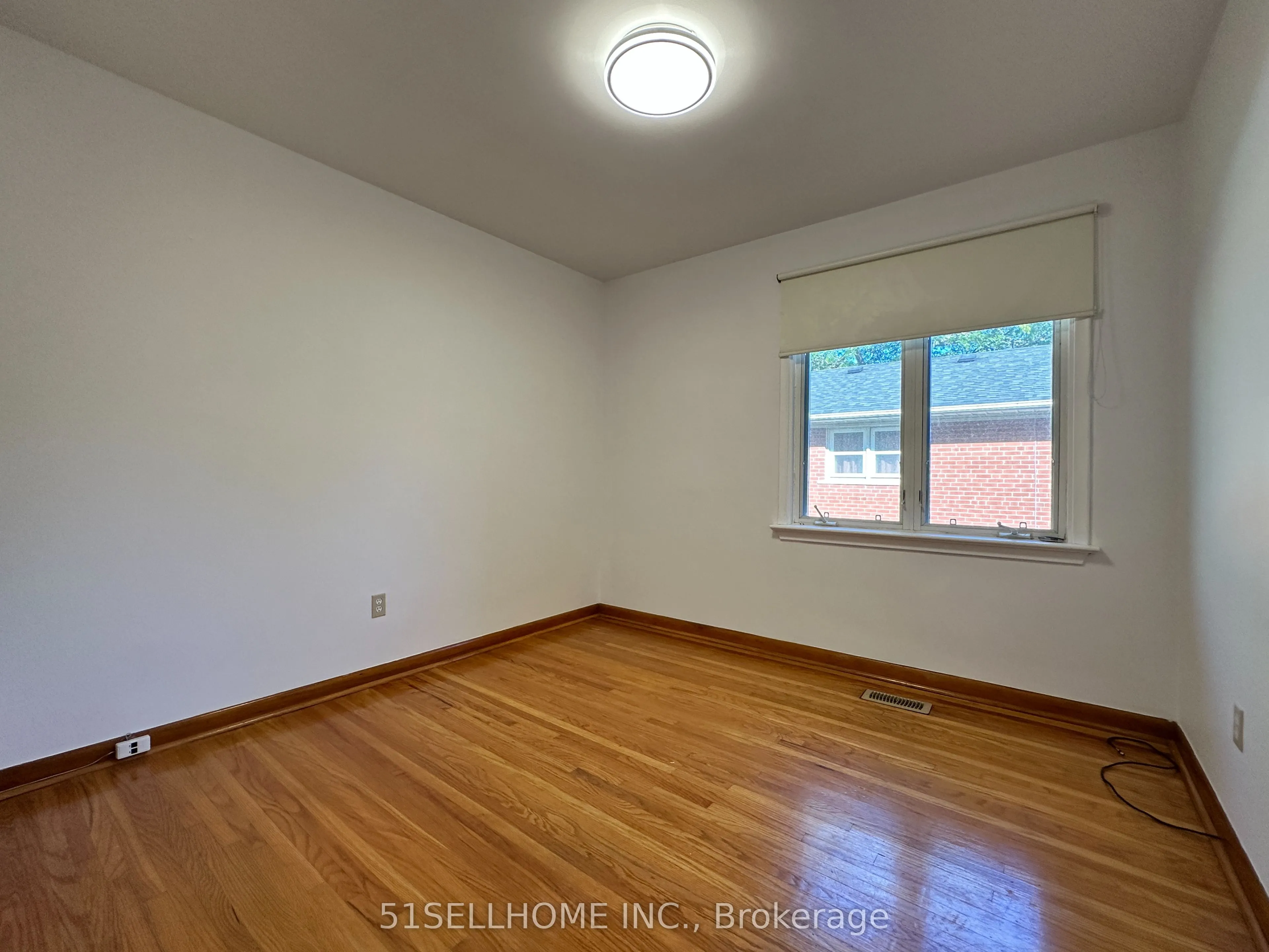 1349 Sedgewick Crescent