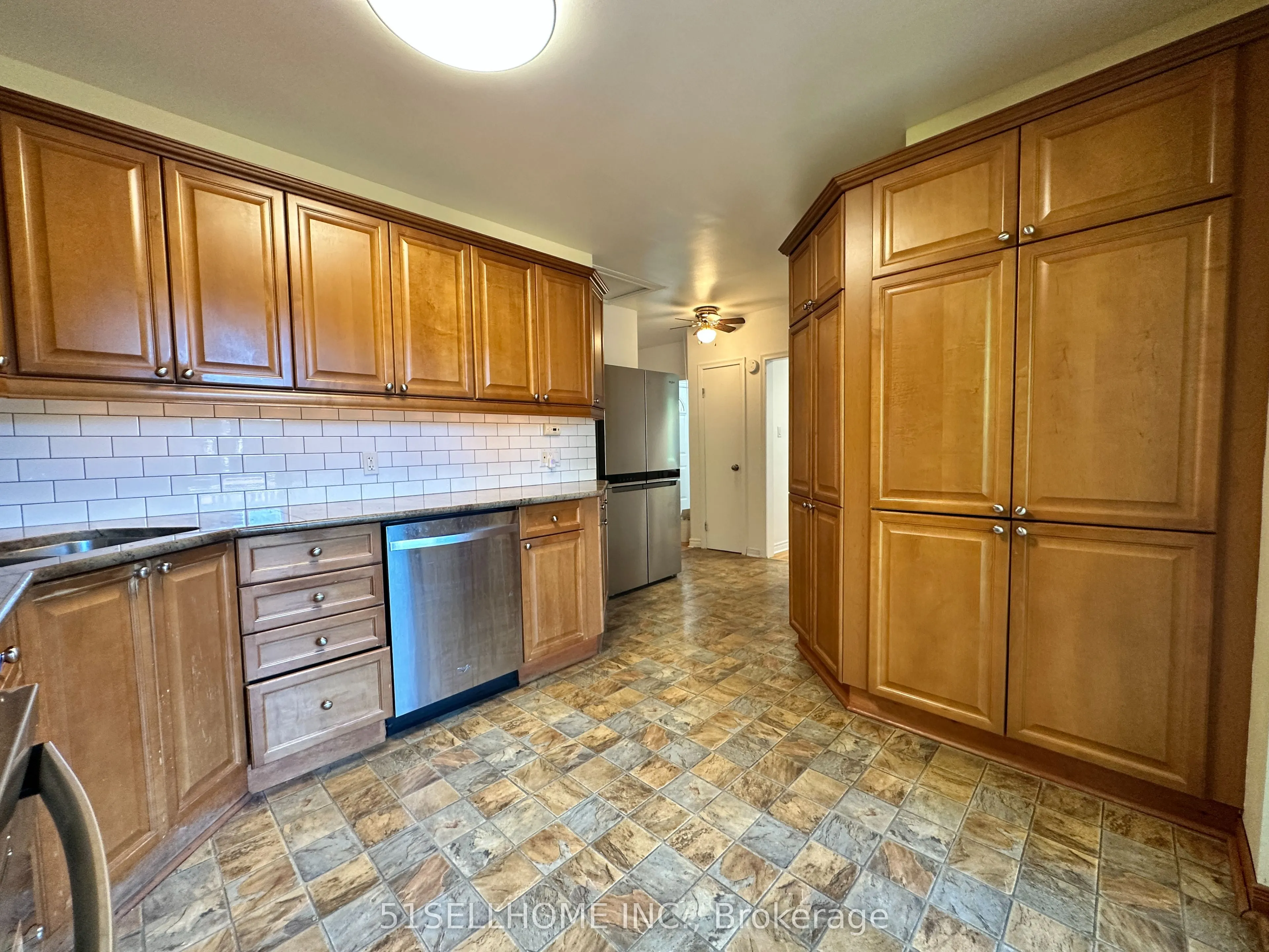 1349 Sedgewick Crescent