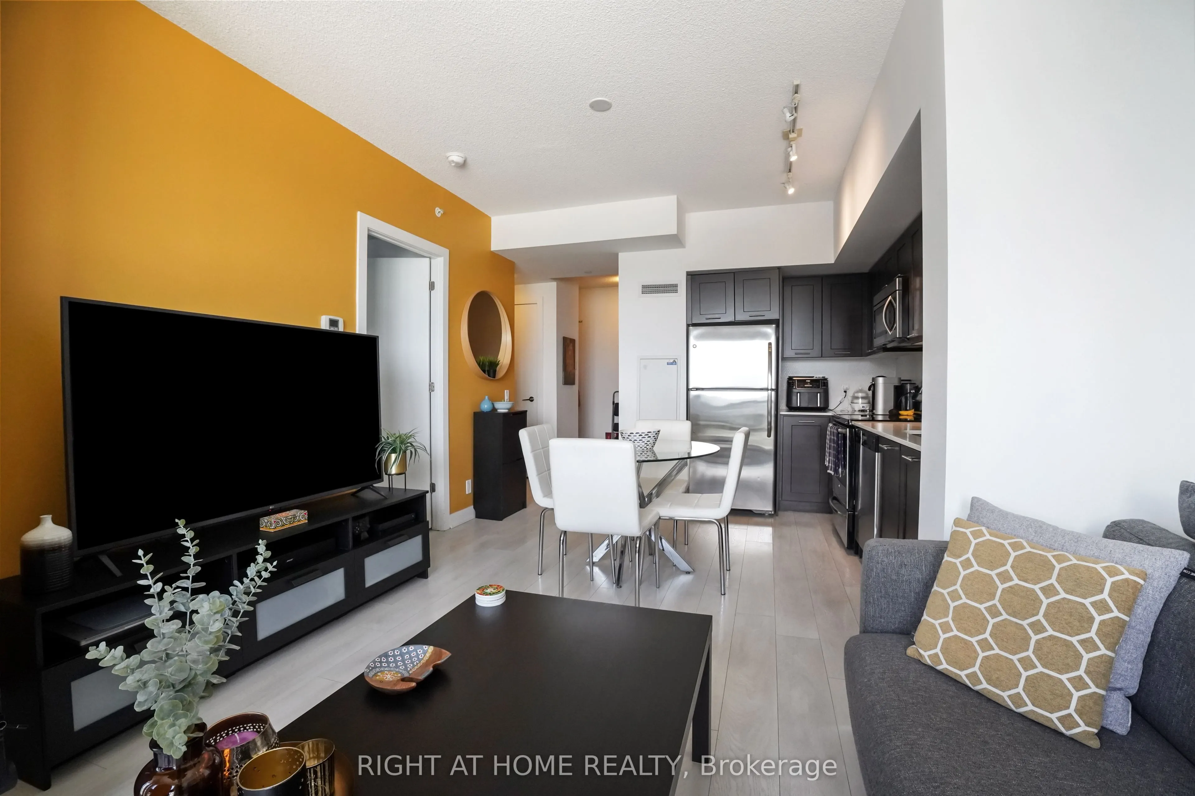 2220 Lakeshore Boulevard W, #3106