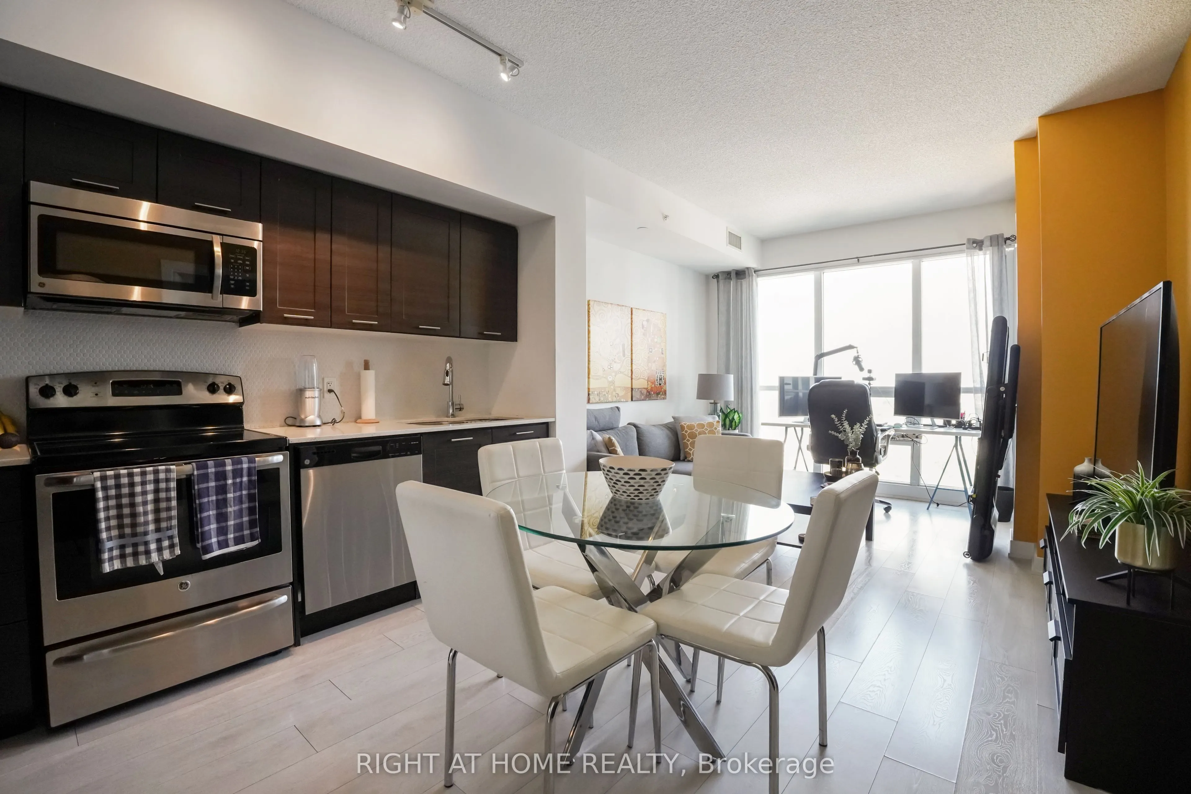 2220 Lakeshore Boulevard W, #3106