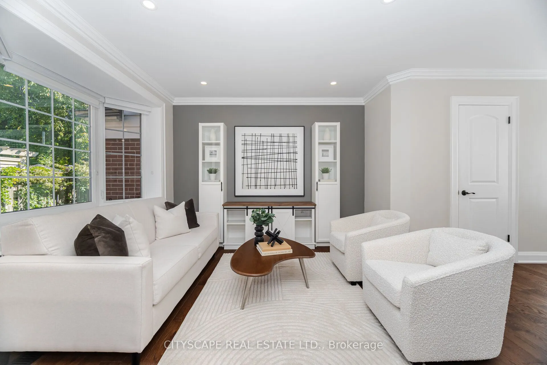 187 Prince Edward Drive S