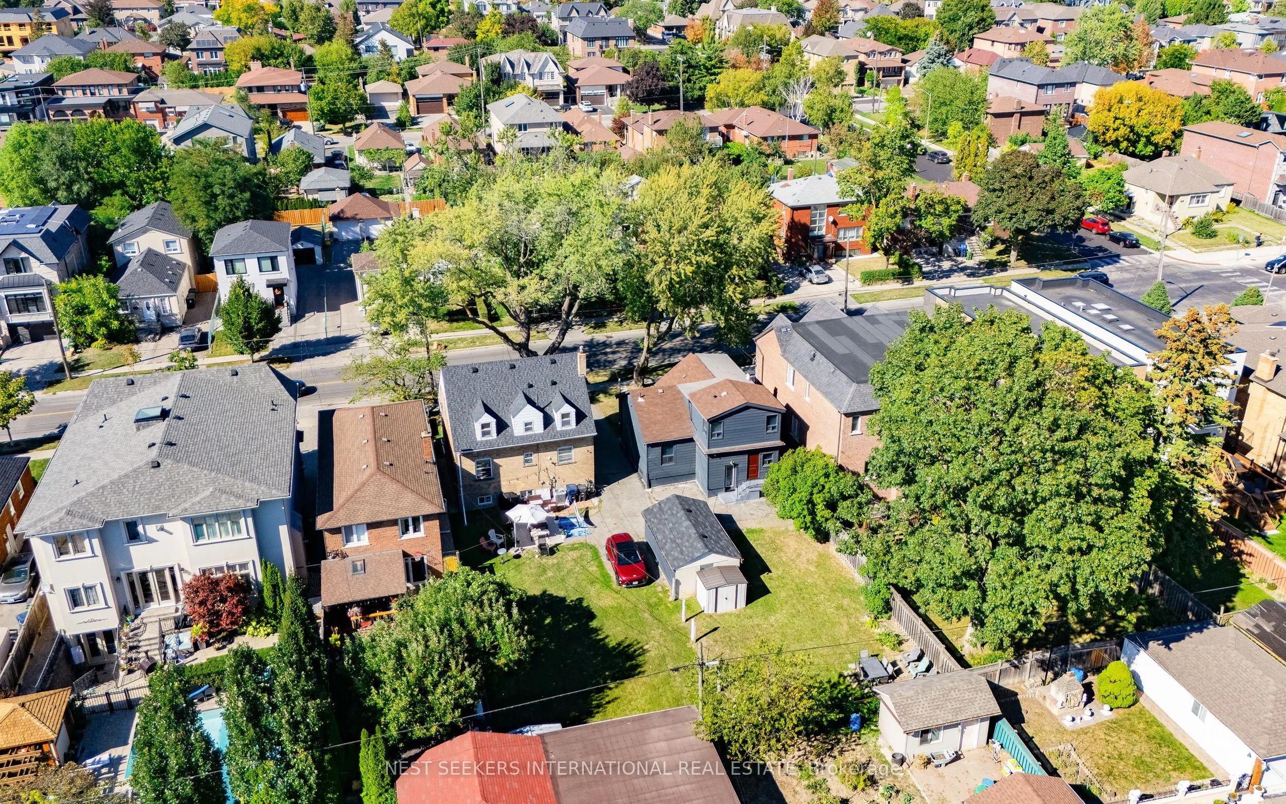 905 & 907 Glencairn Avenue