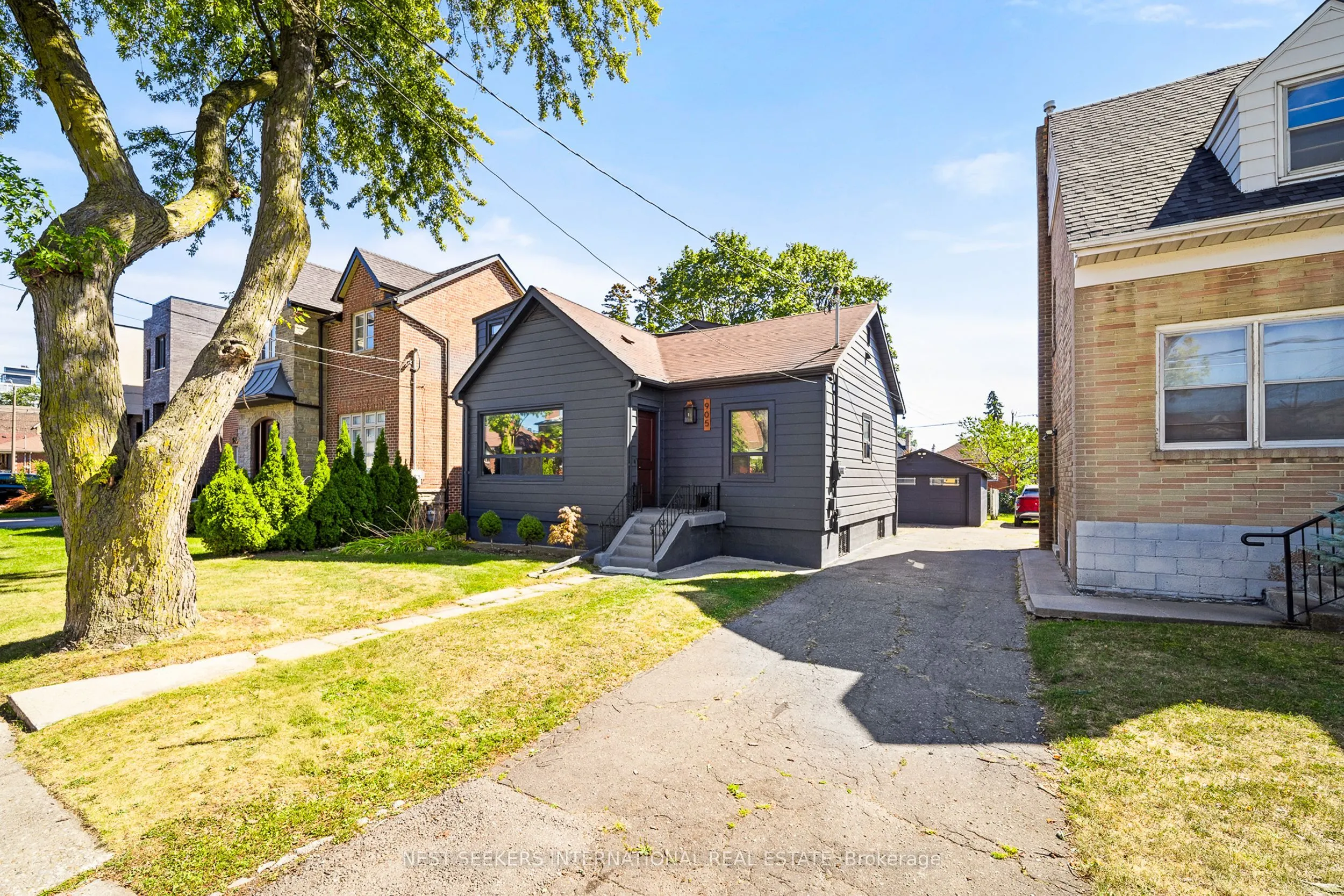 905 & 907 Glencairn Avenue