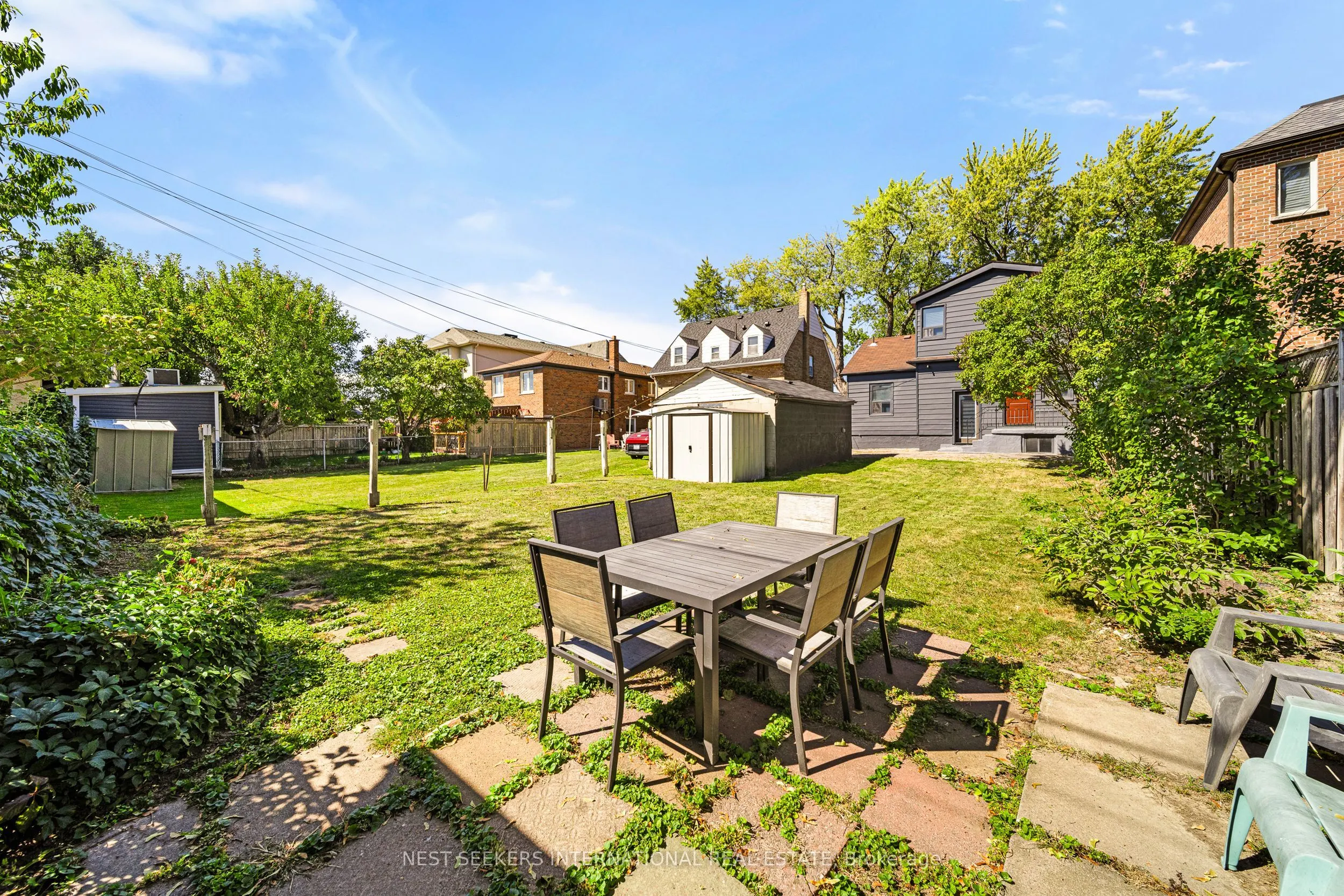 905 & 907 Glencairn Avenue