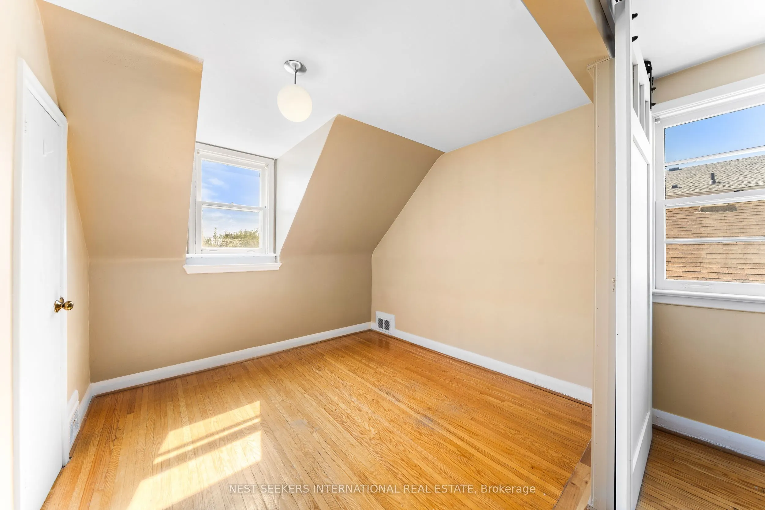 905 & 907 Glencairn Avenue