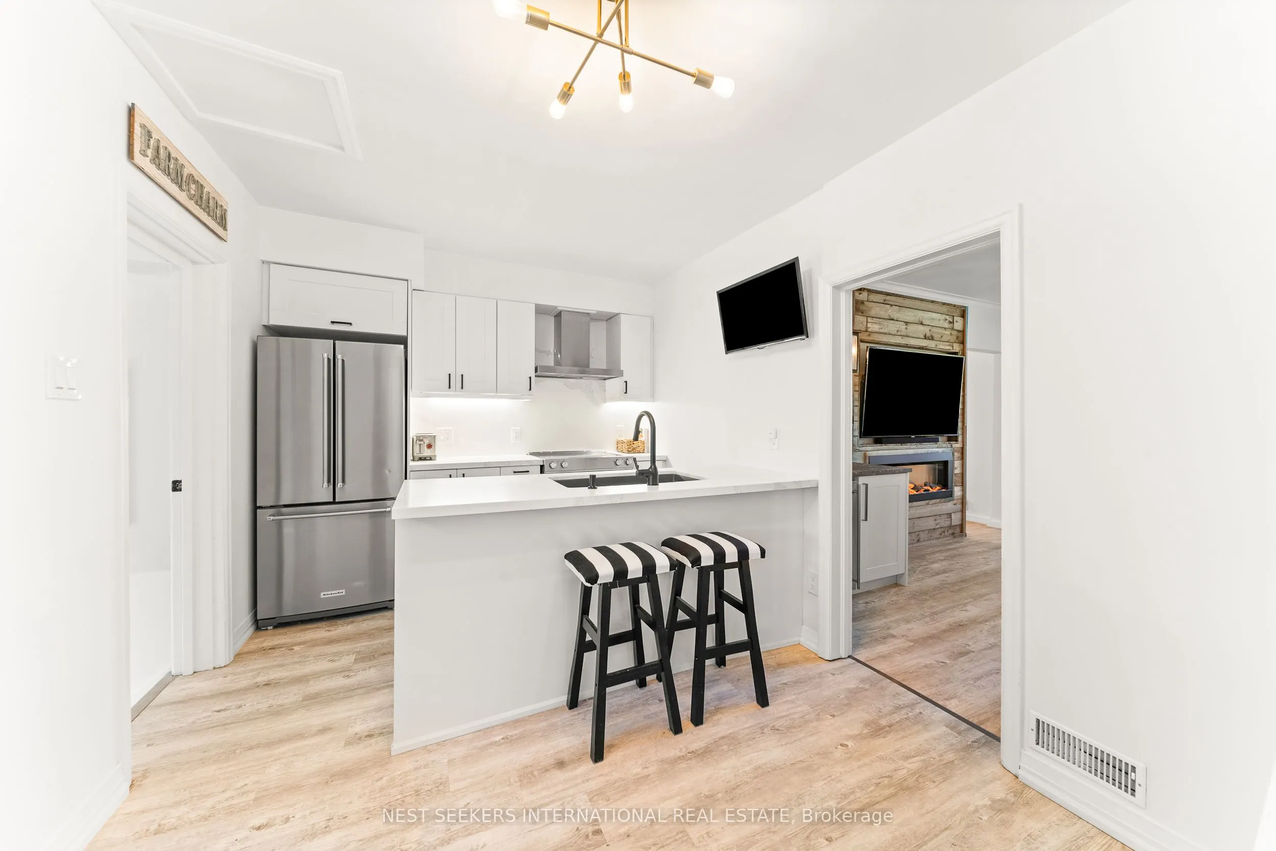 905 & 907 Glencairn Avenue