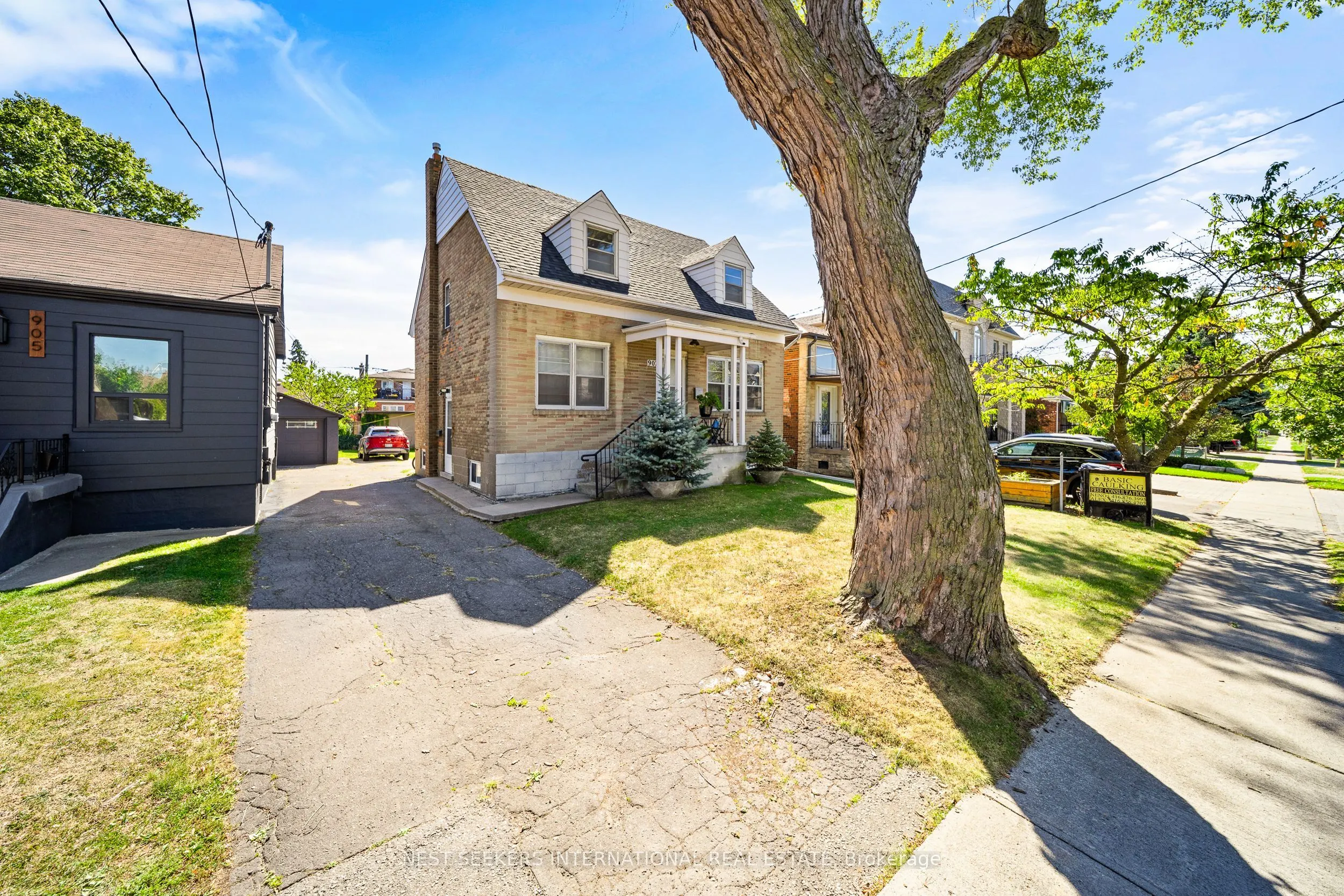 905 & 907 Glencairn Avenue