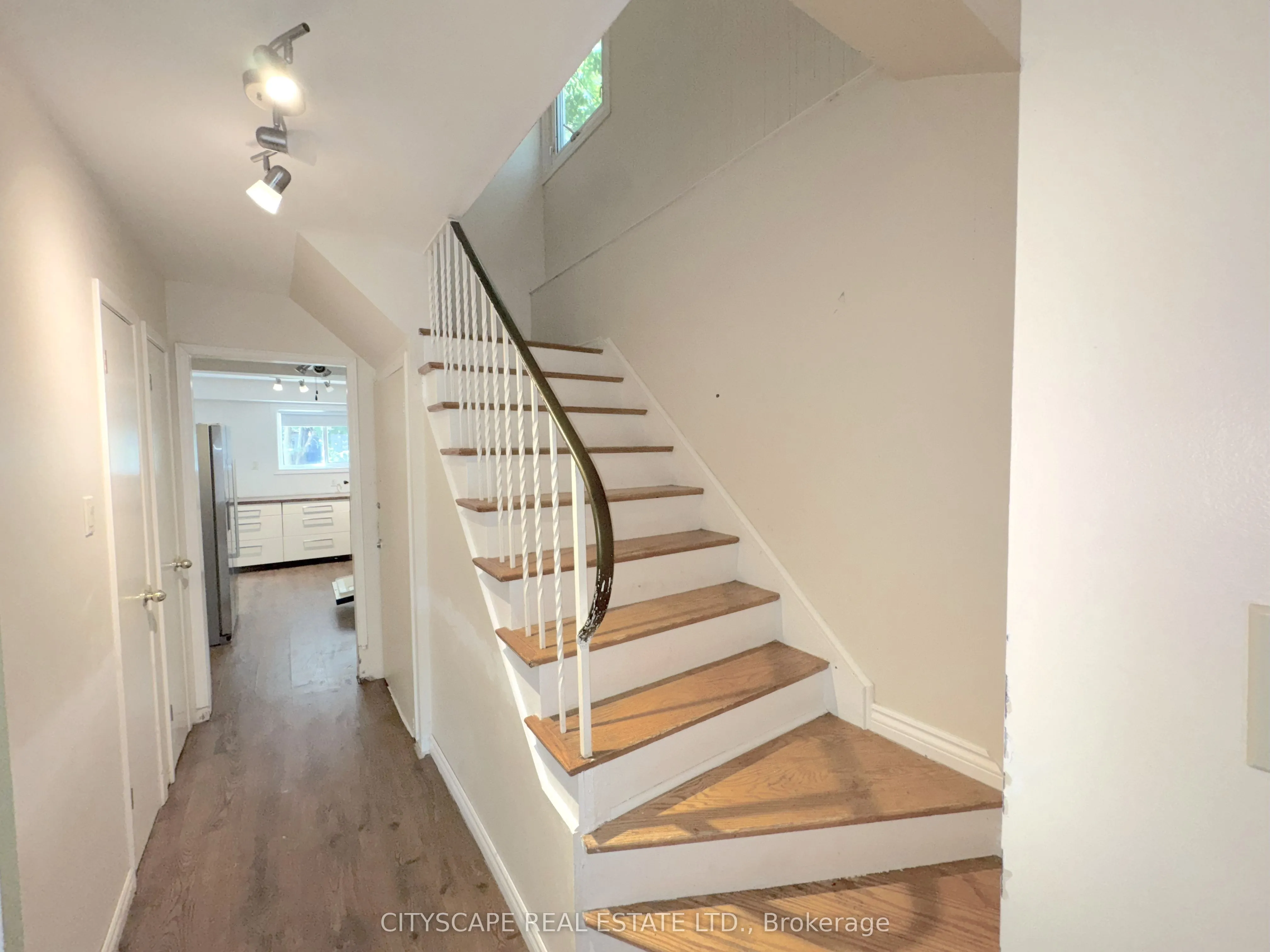 2368 Gareth Road