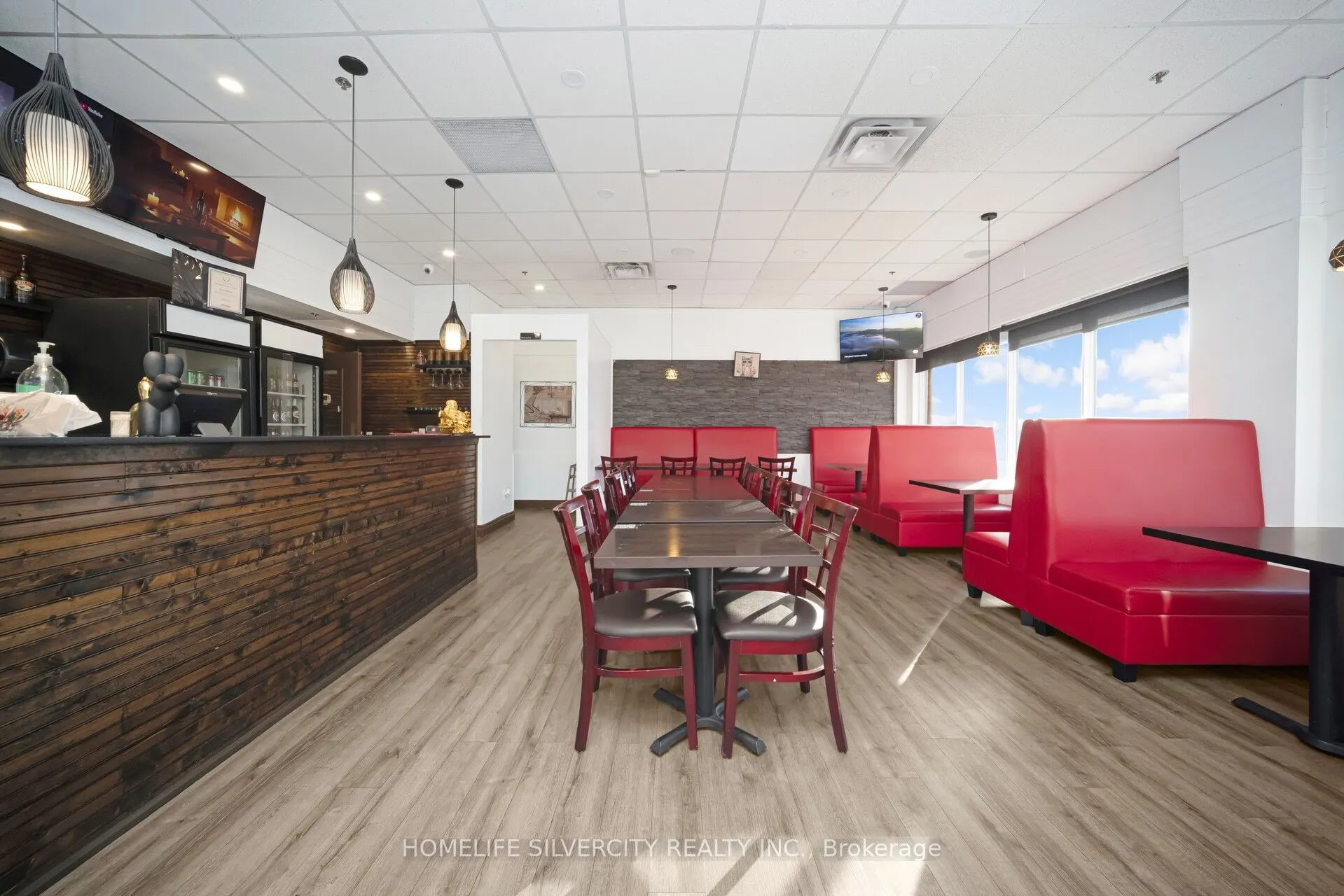 18 King Street E, #15