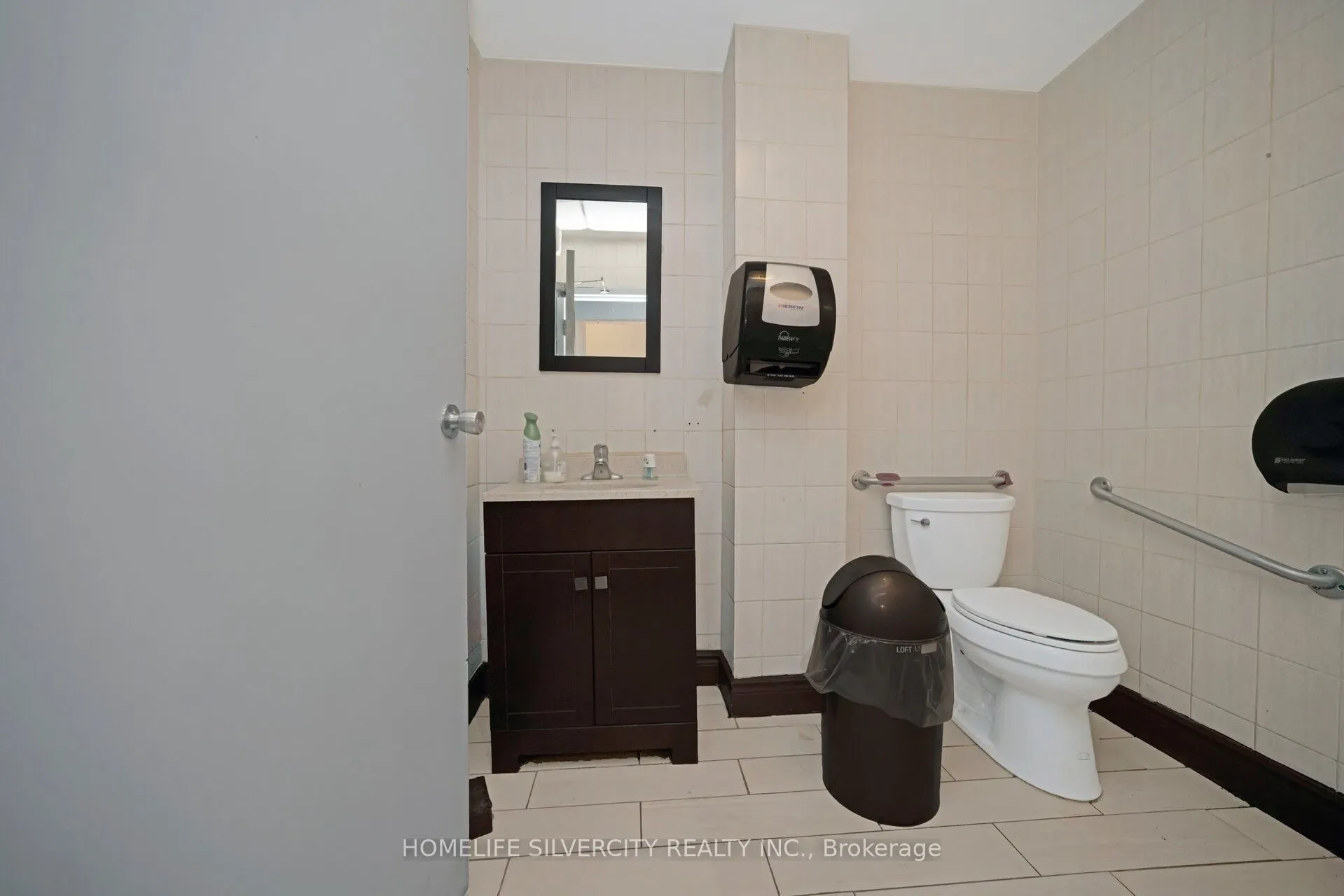 18 King Street E, #15