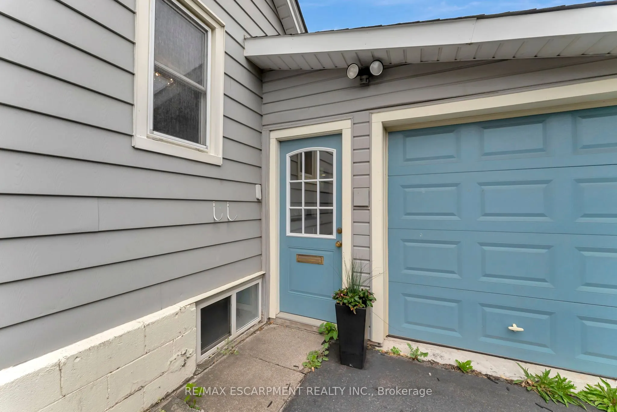 2387 Glenwood School Drive