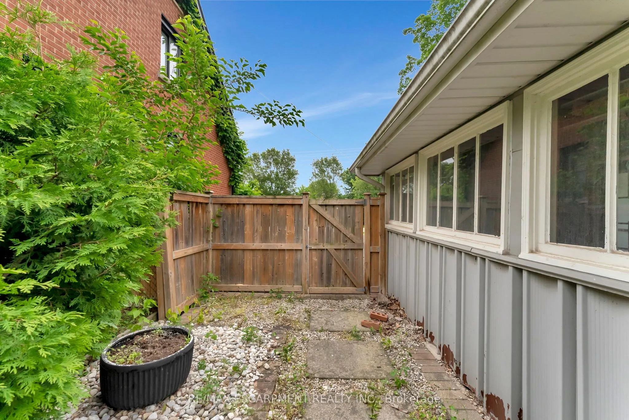 2387 Glenwood School Drive