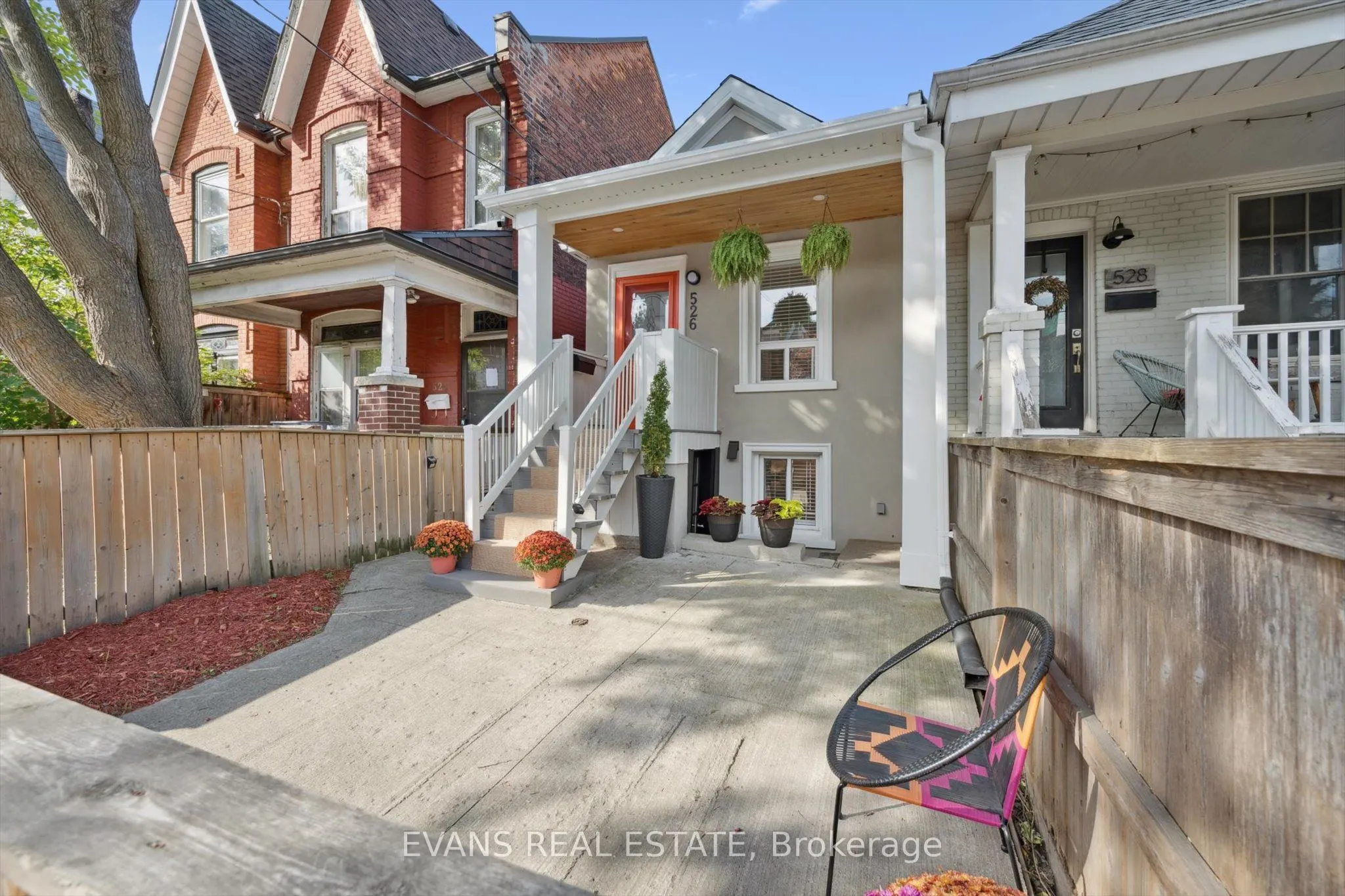 526 Quebec Avenue