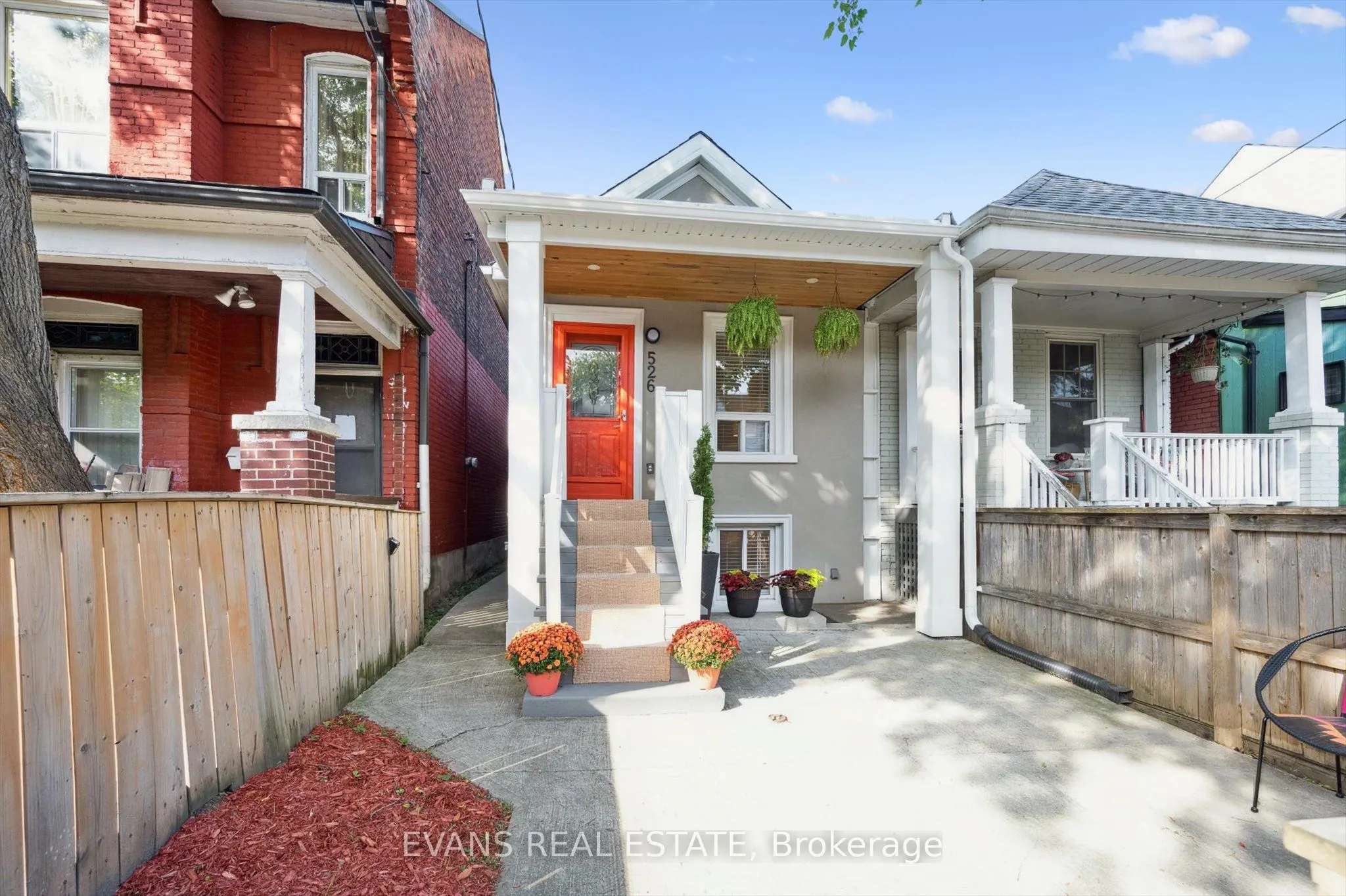 526 Quebec Avenue