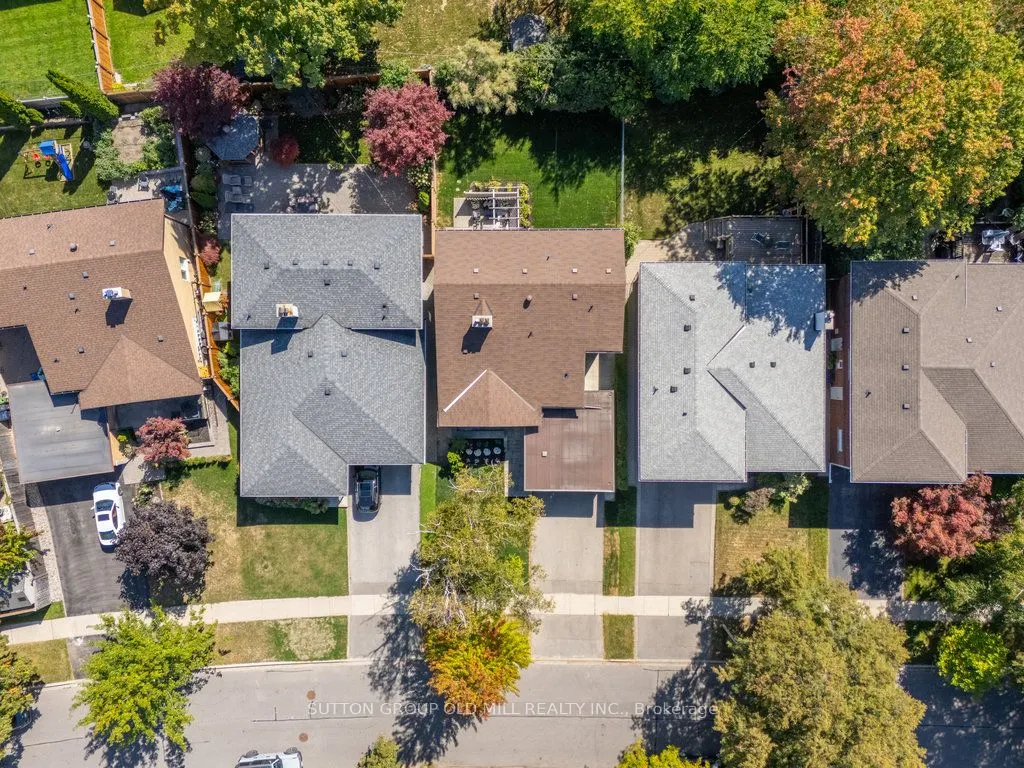 36 Laurelwood Crescent