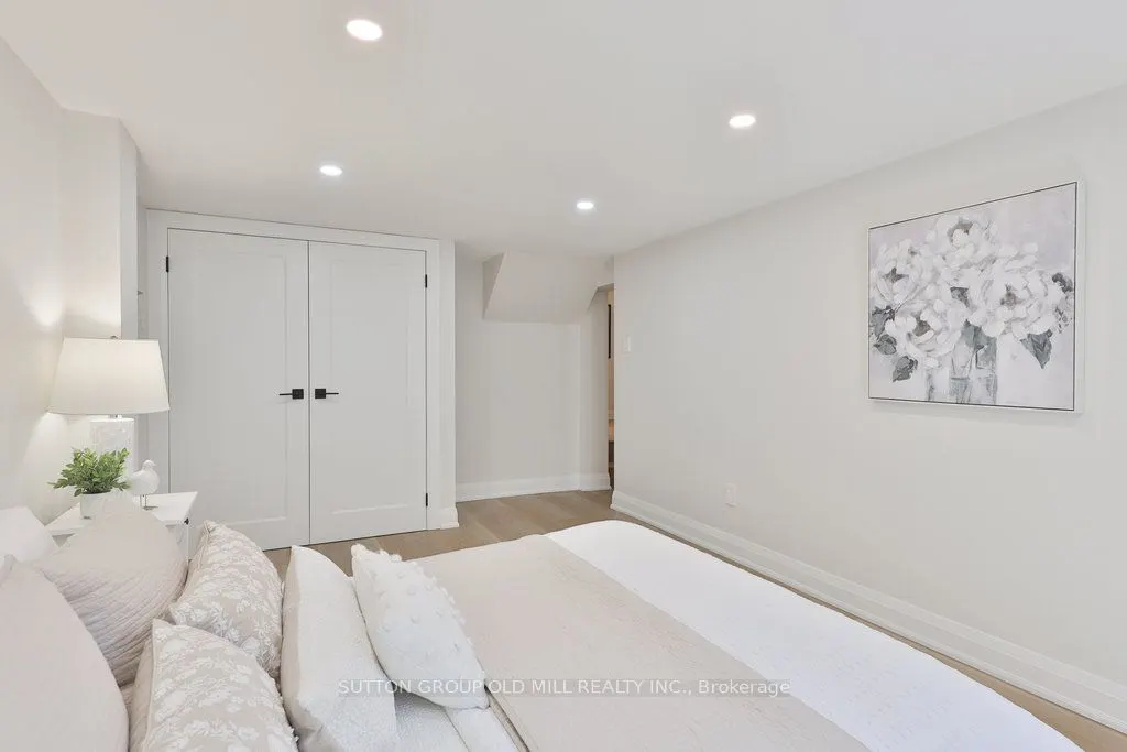 36 Laurelwood Crescent