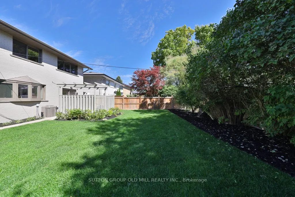 36 Laurelwood Crescent