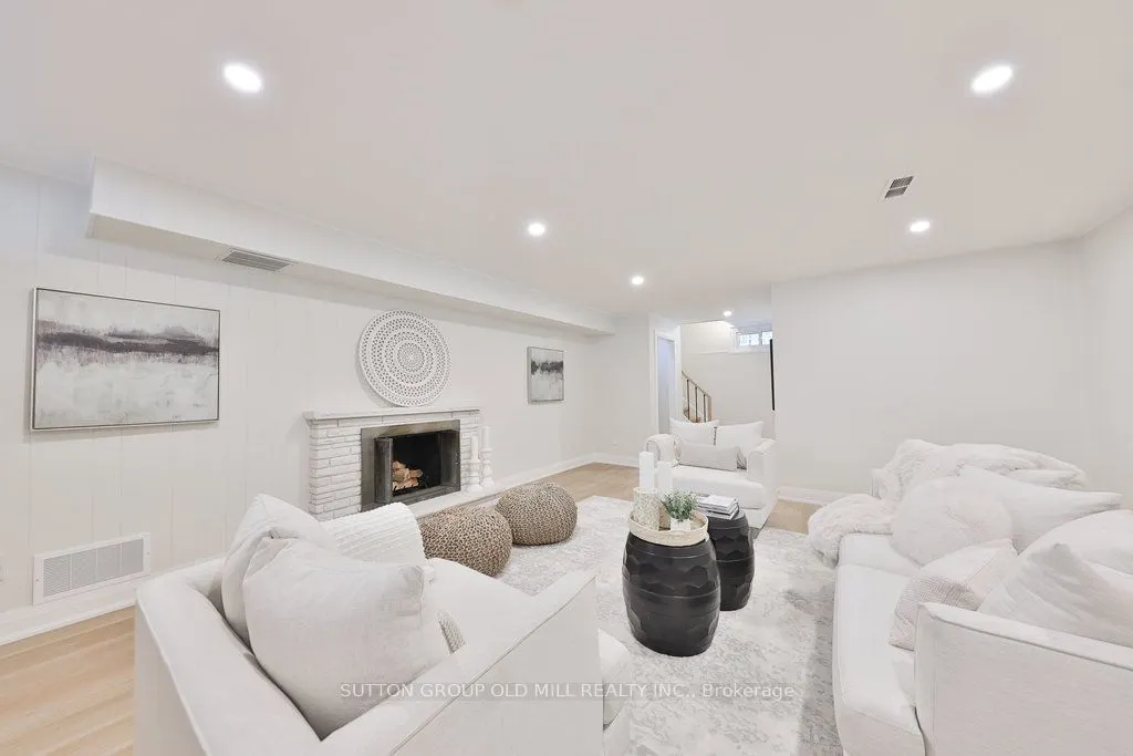 36 Laurelwood Crescent