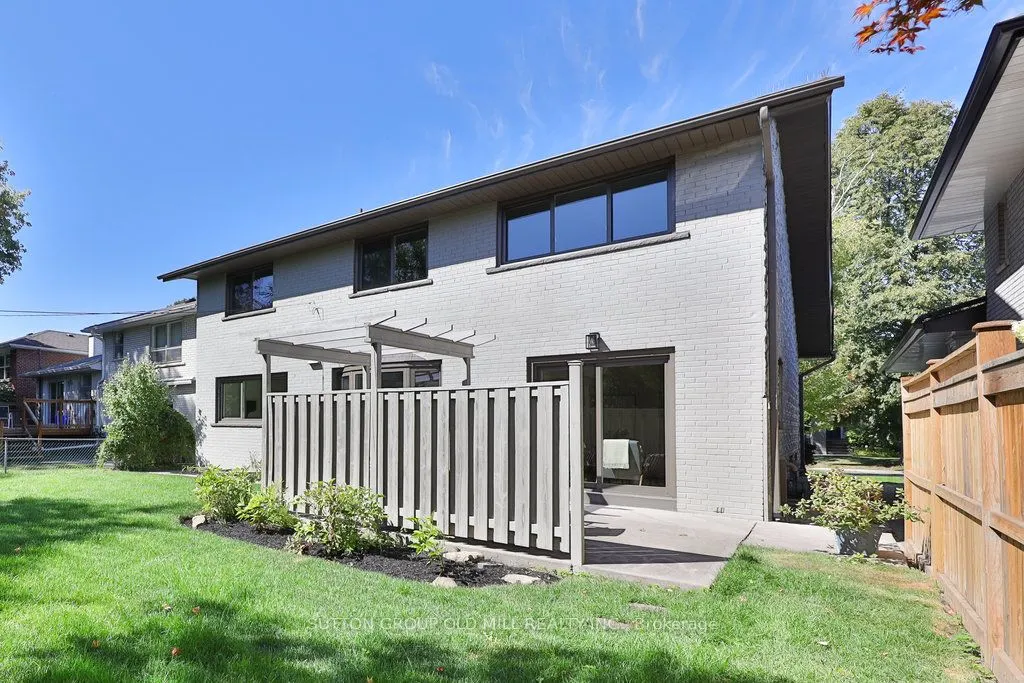 36 Laurelwood Crescent