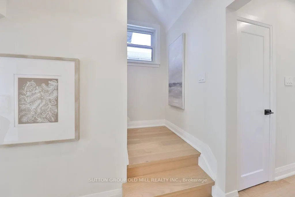 36 Laurelwood Crescent