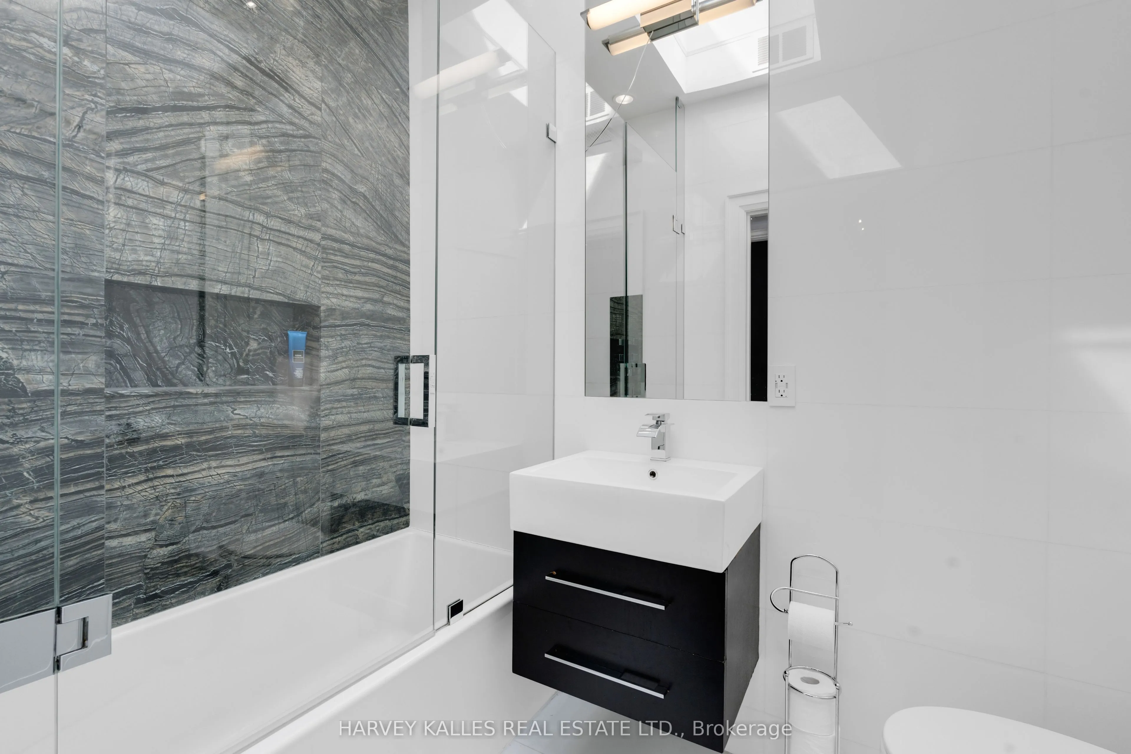 58 Carrick Avenue, #Upper