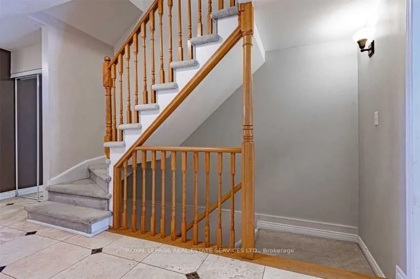 2220 Ridge Landing