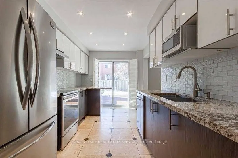 2220 Ridge Landing