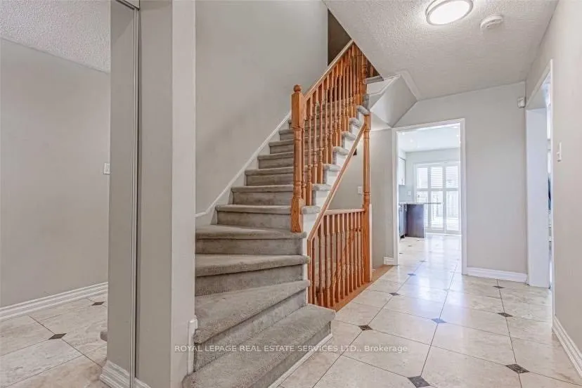 2220 Ridge Landing