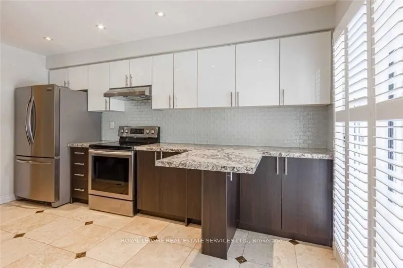 2220 Ridge Landing