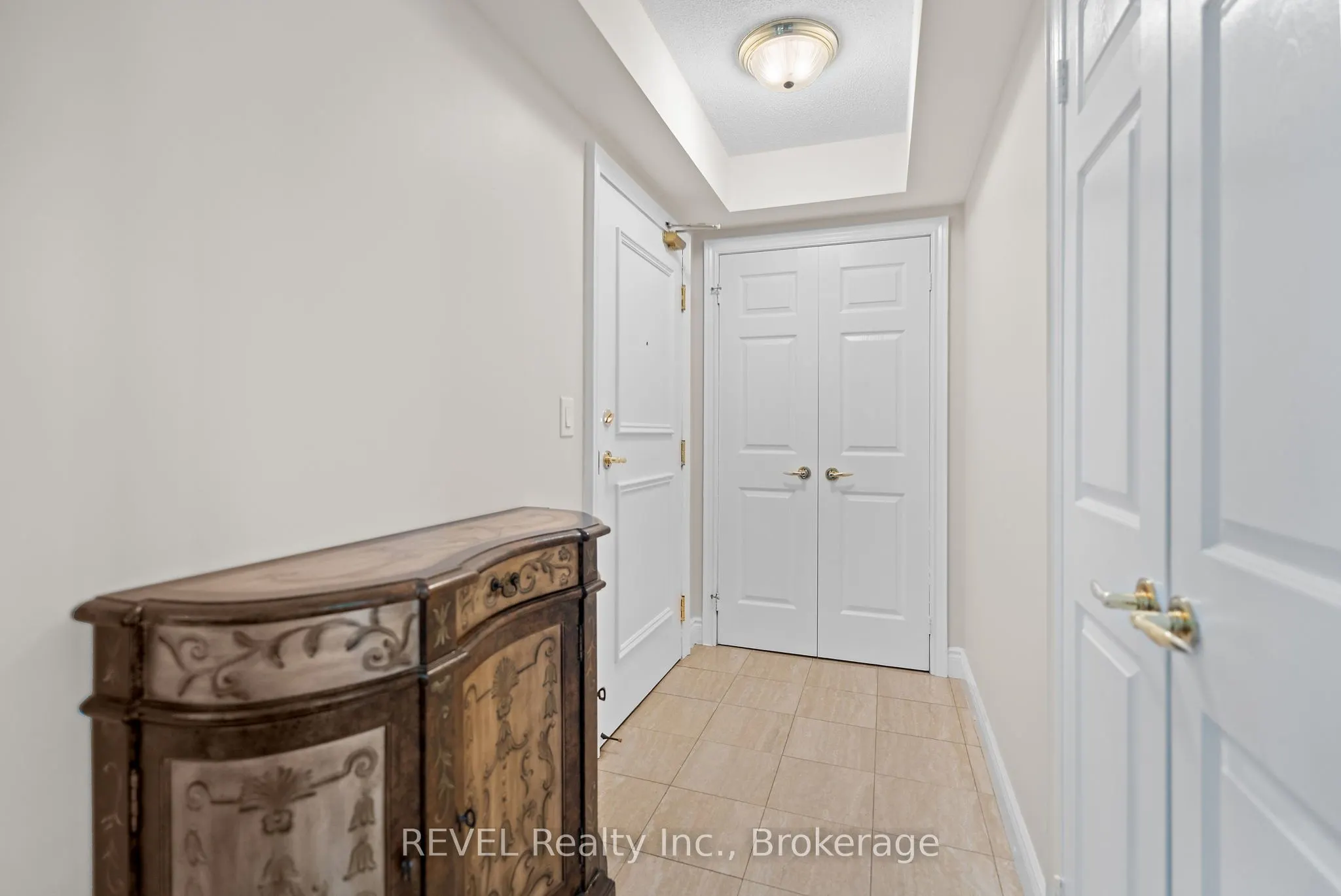442 Maple Avenue, #905