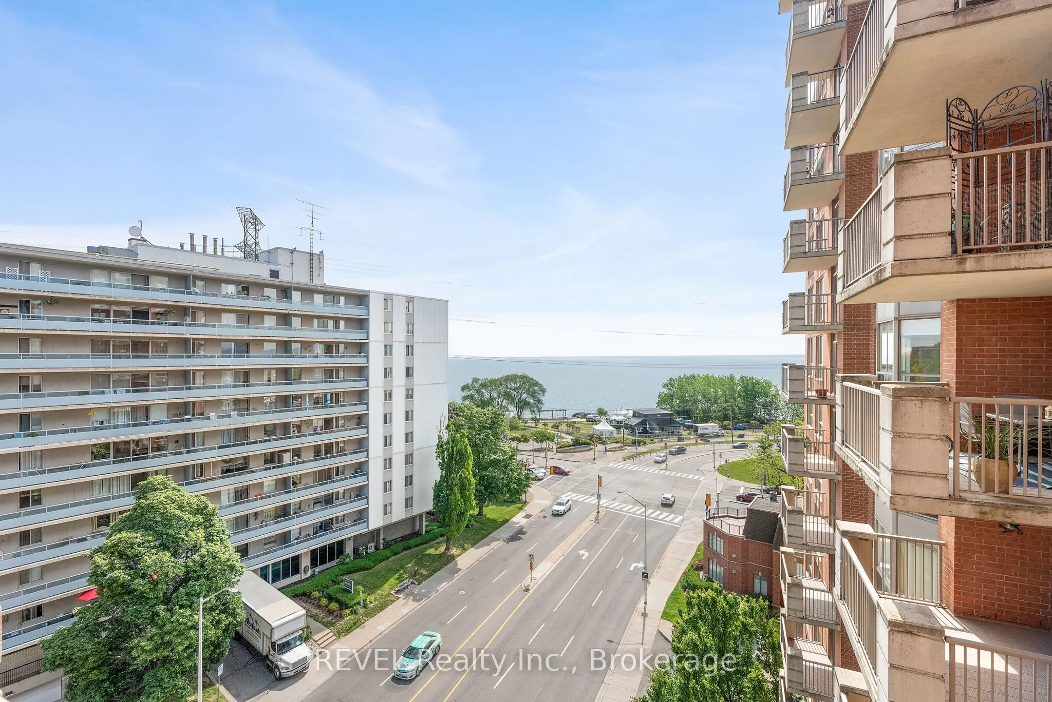442 Maple Avenue, #905