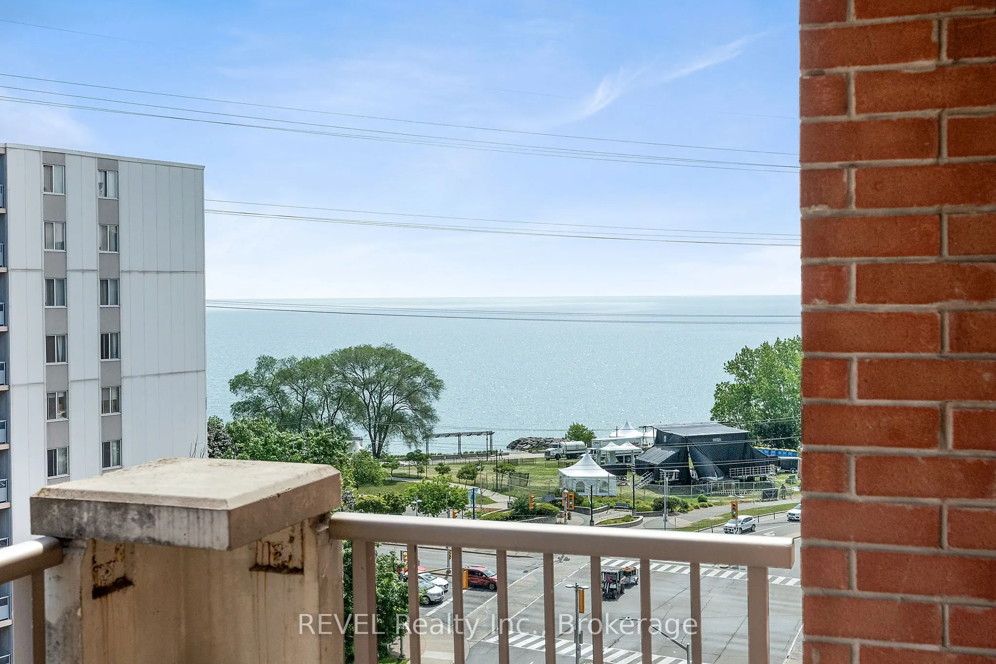 442 Maple Avenue, #905