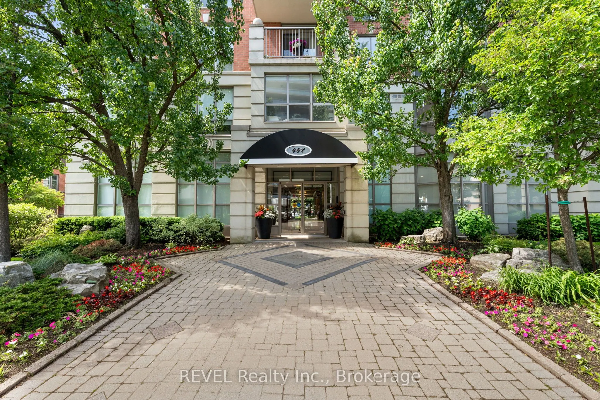 442 Maple Avenue, #905
