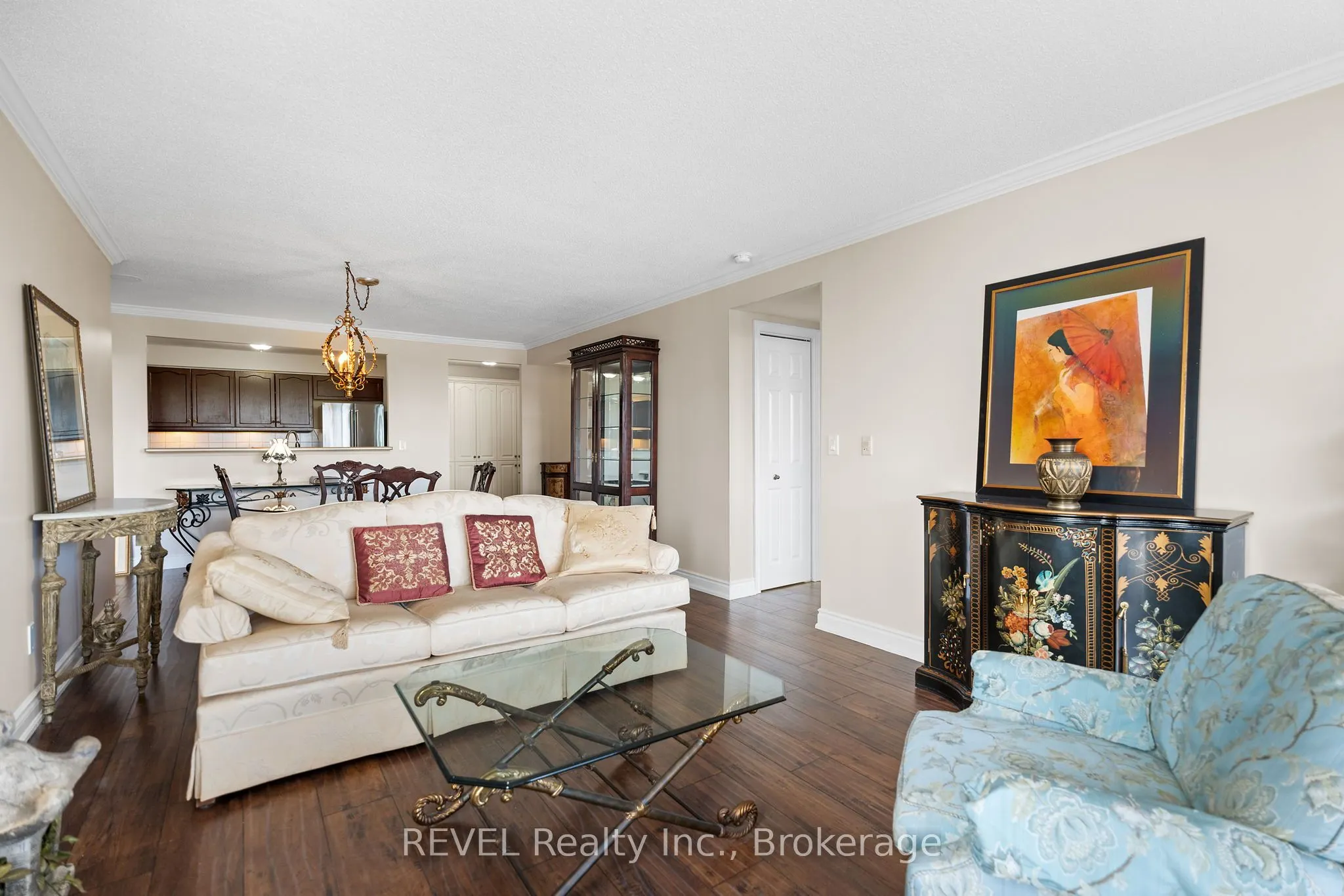 442 Maple Avenue, #905