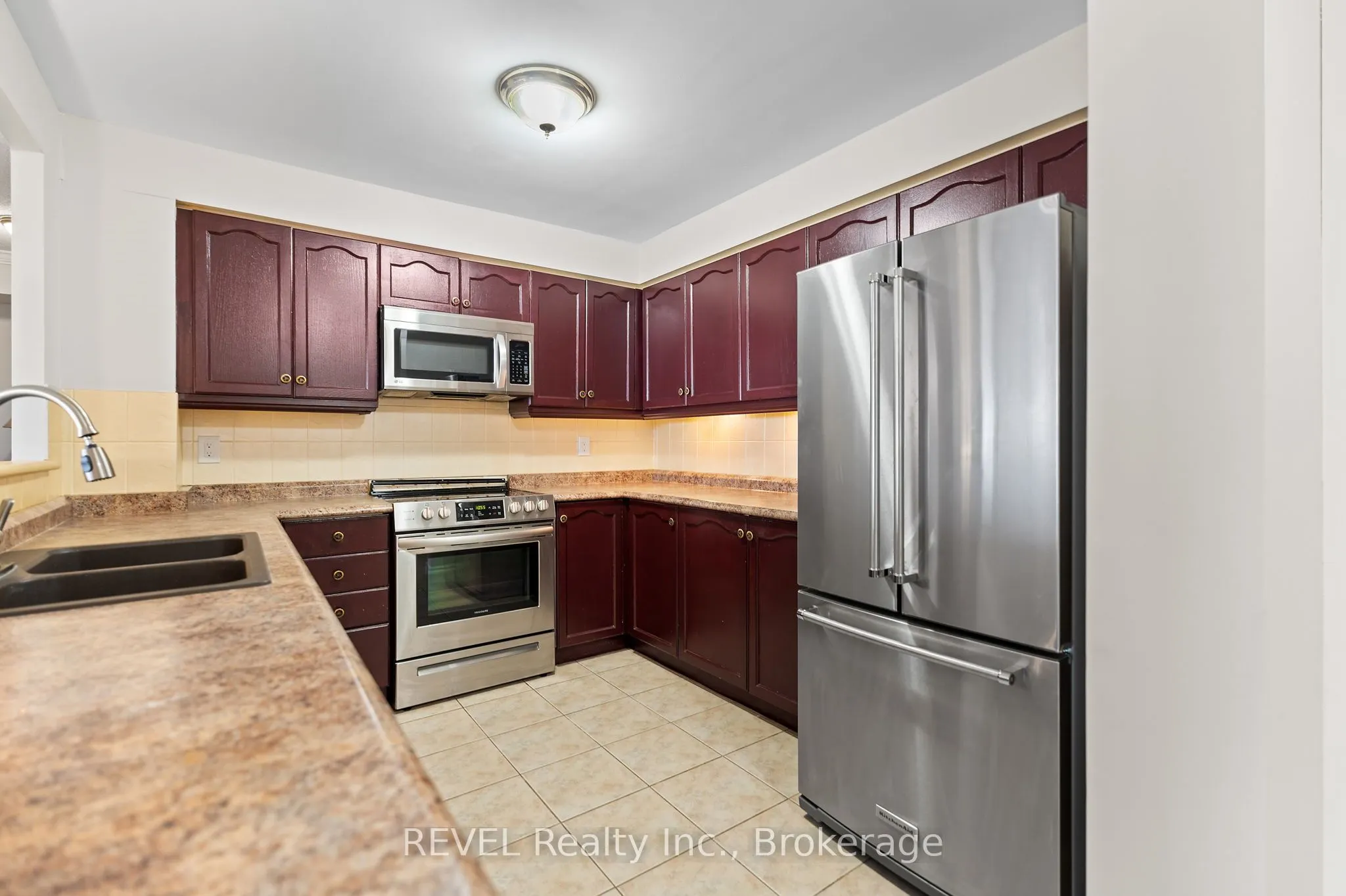 442 Maple Avenue, #905