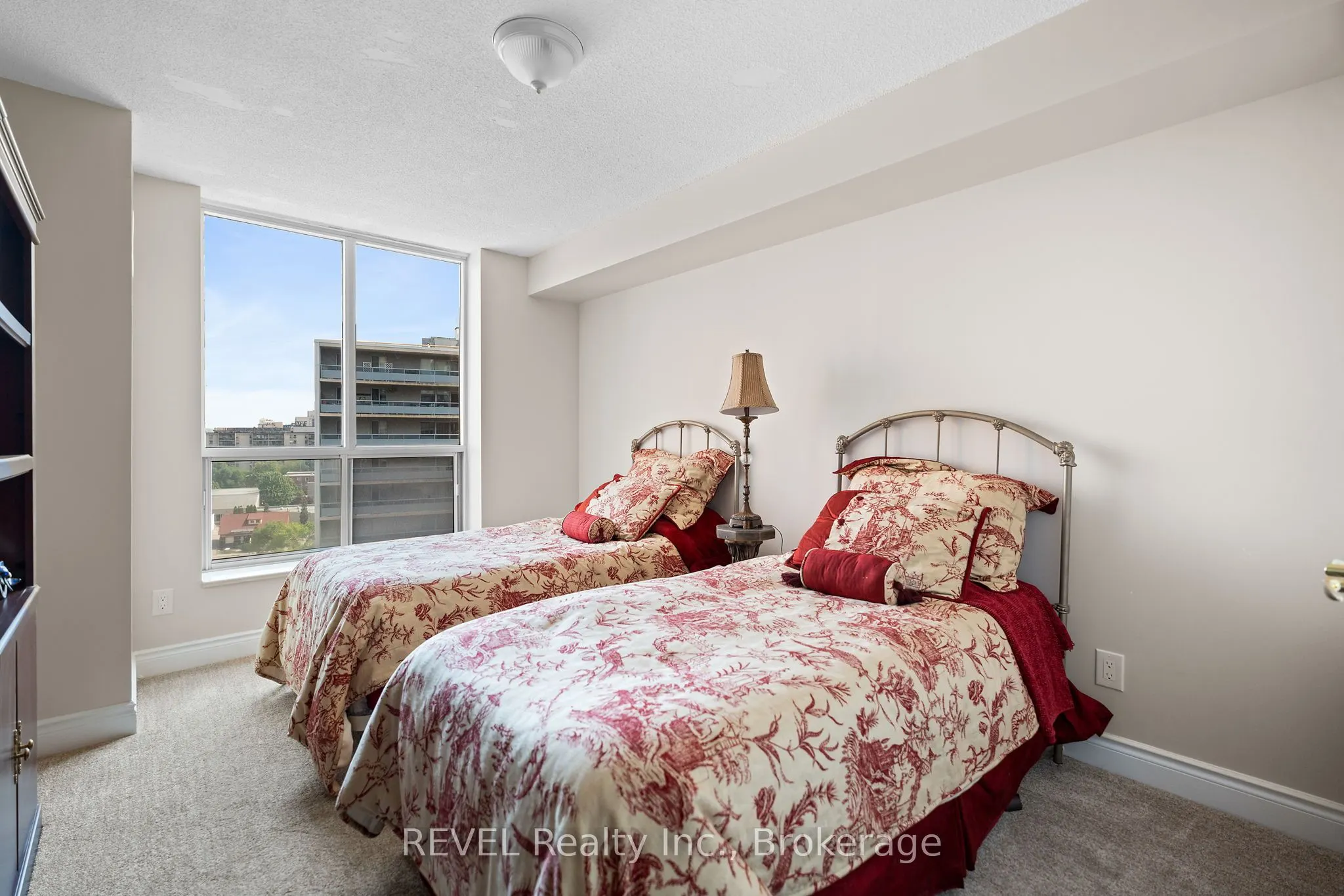 442 Maple Avenue, #905