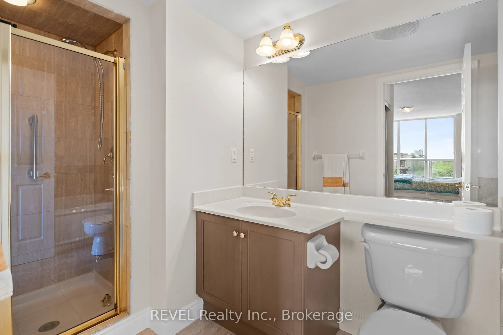 442 Maple Avenue, #905
