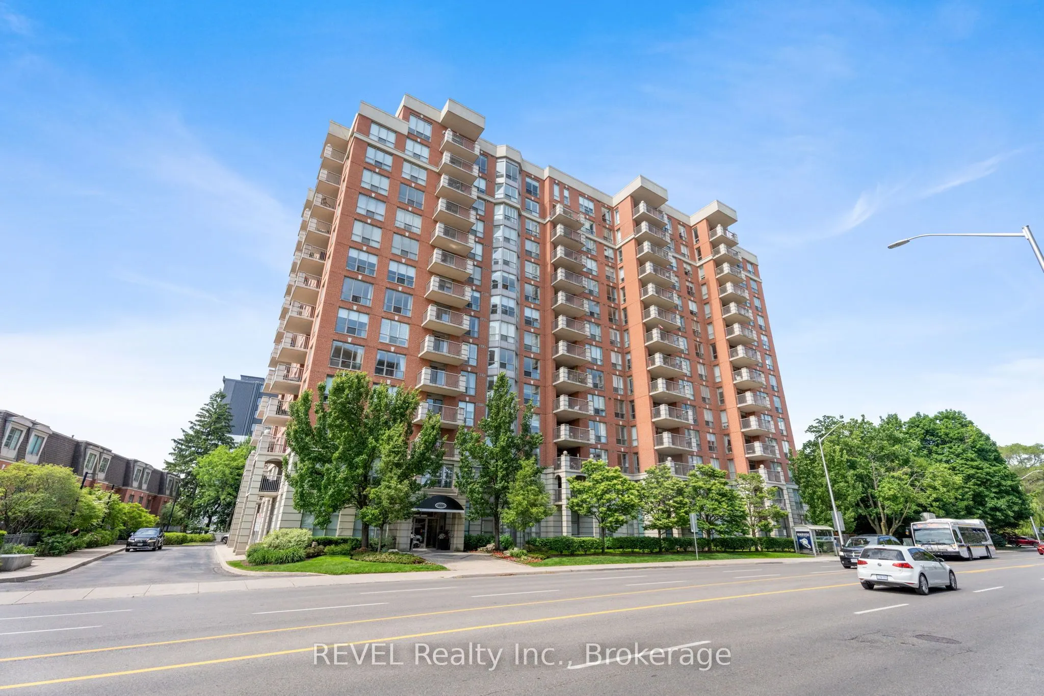 442 Maple Avenue, #905