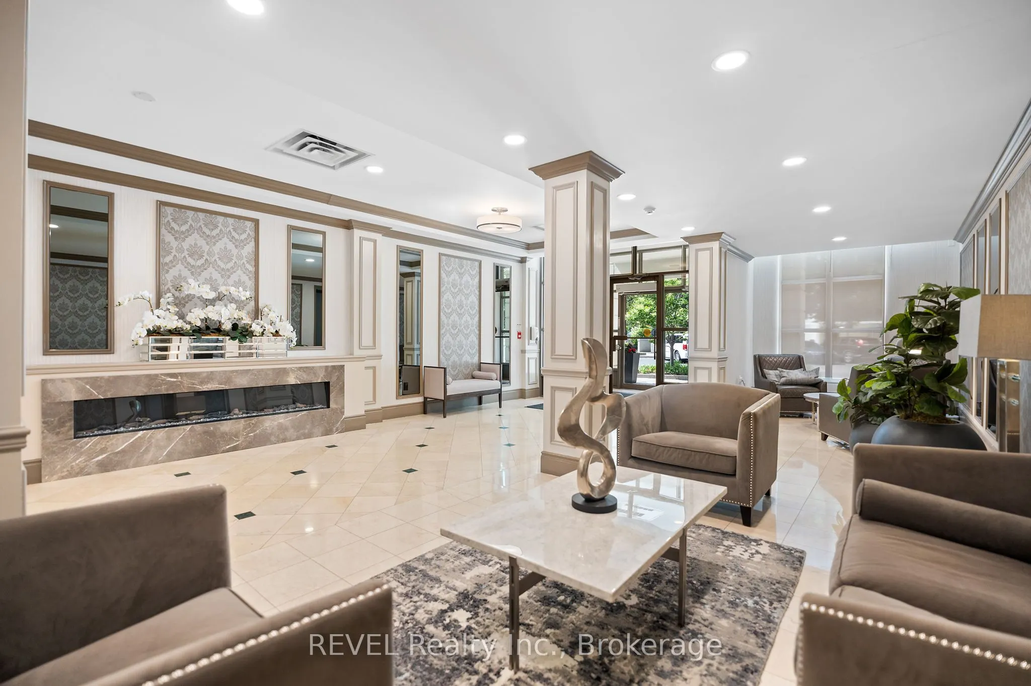 442 Maple Avenue, #905