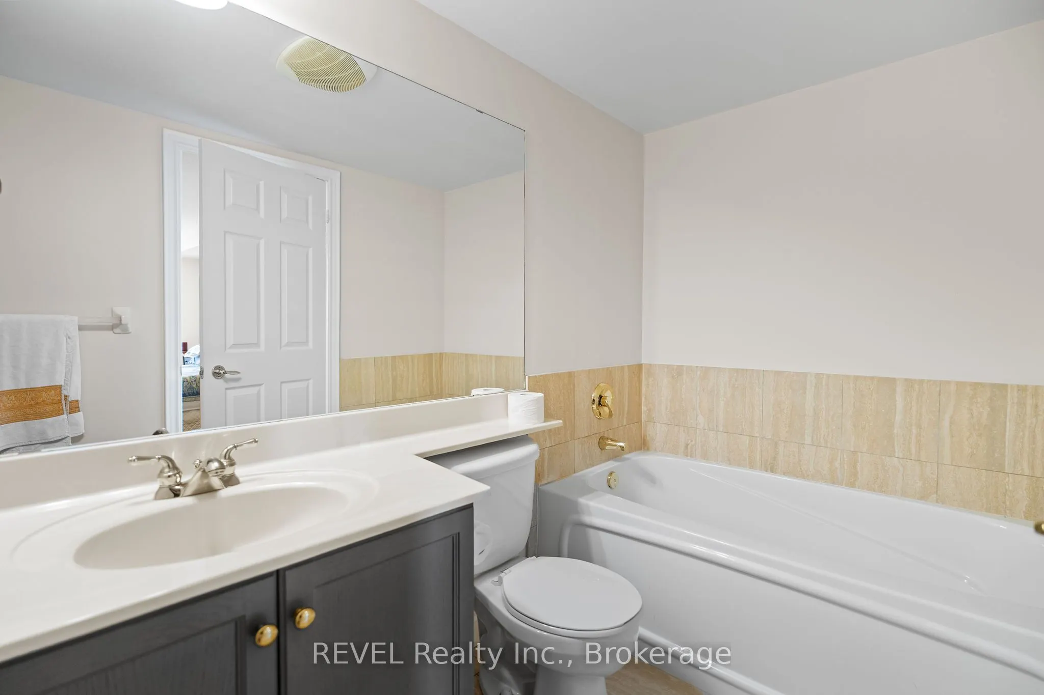 442 Maple Avenue, #905