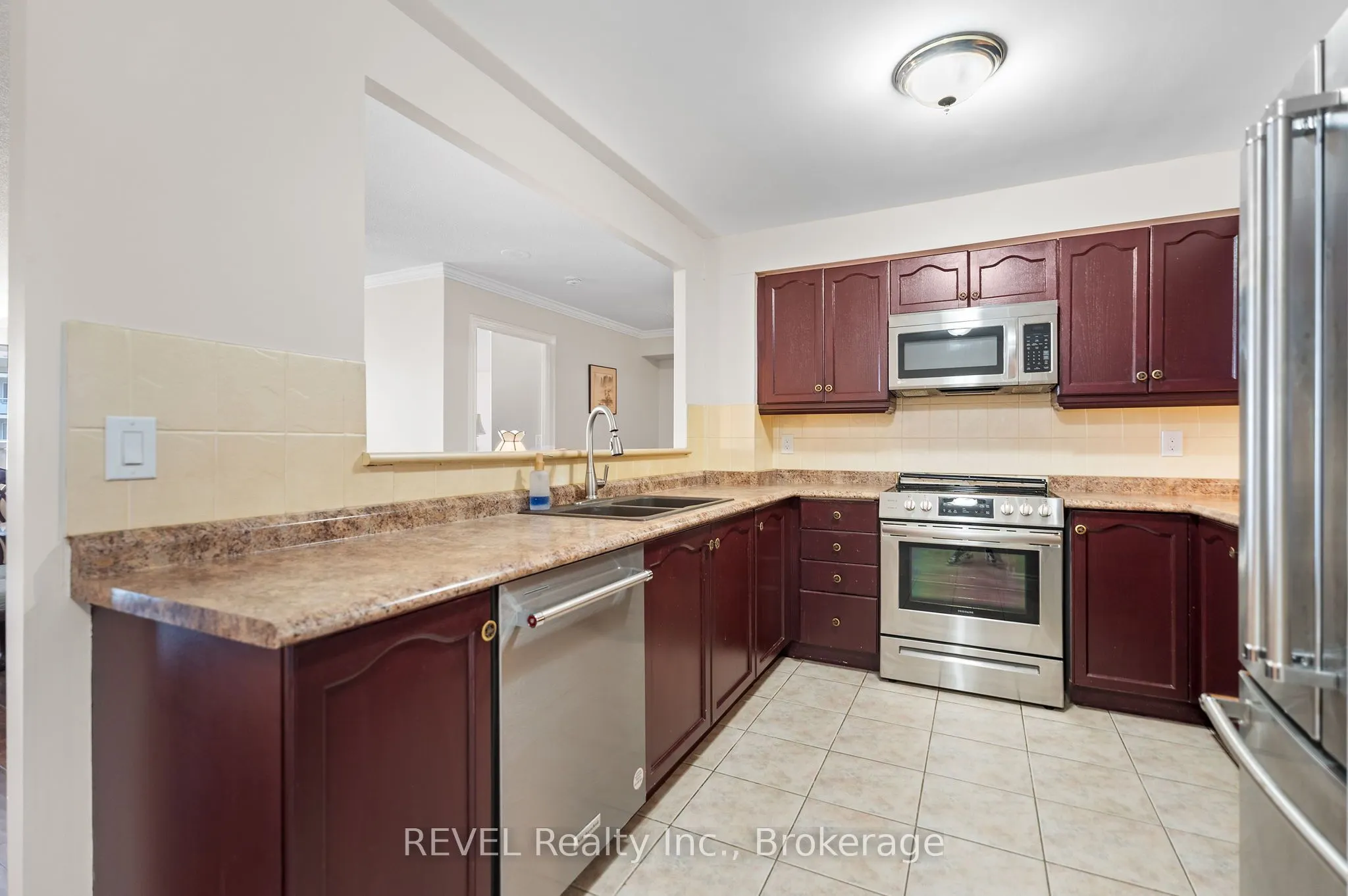 442 Maple Avenue, #905
