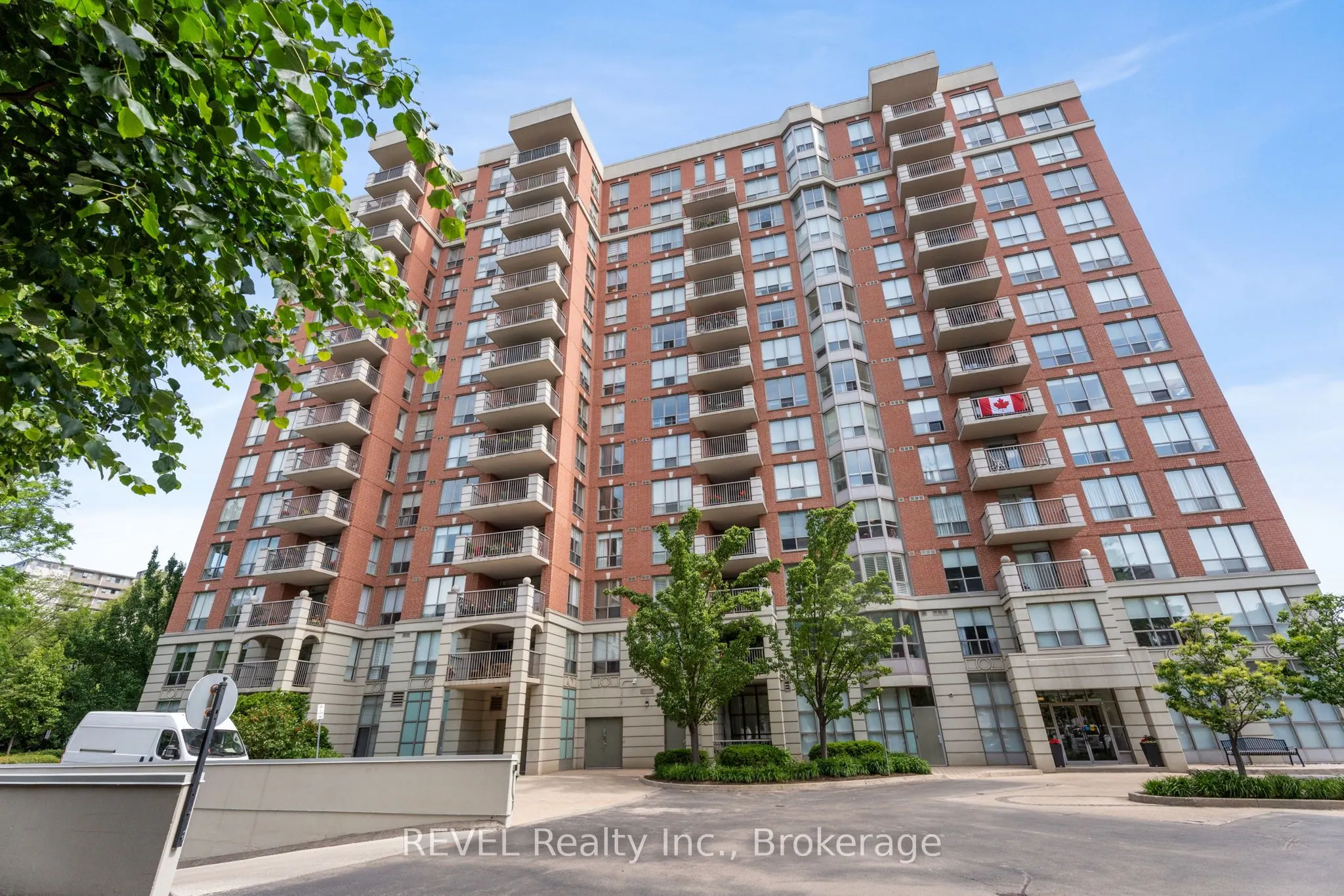 442 Maple Avenue, #905