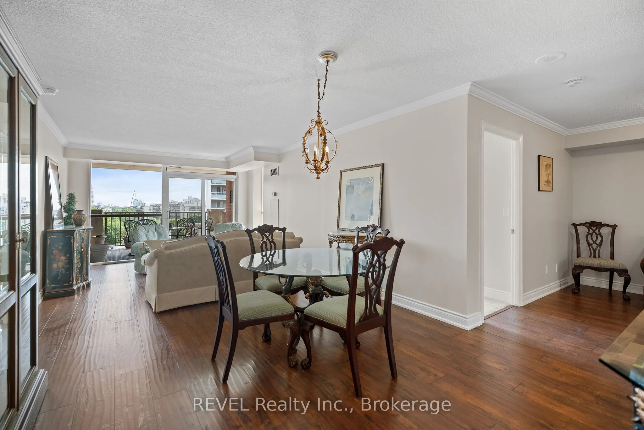 442 Maple Avenue, #905