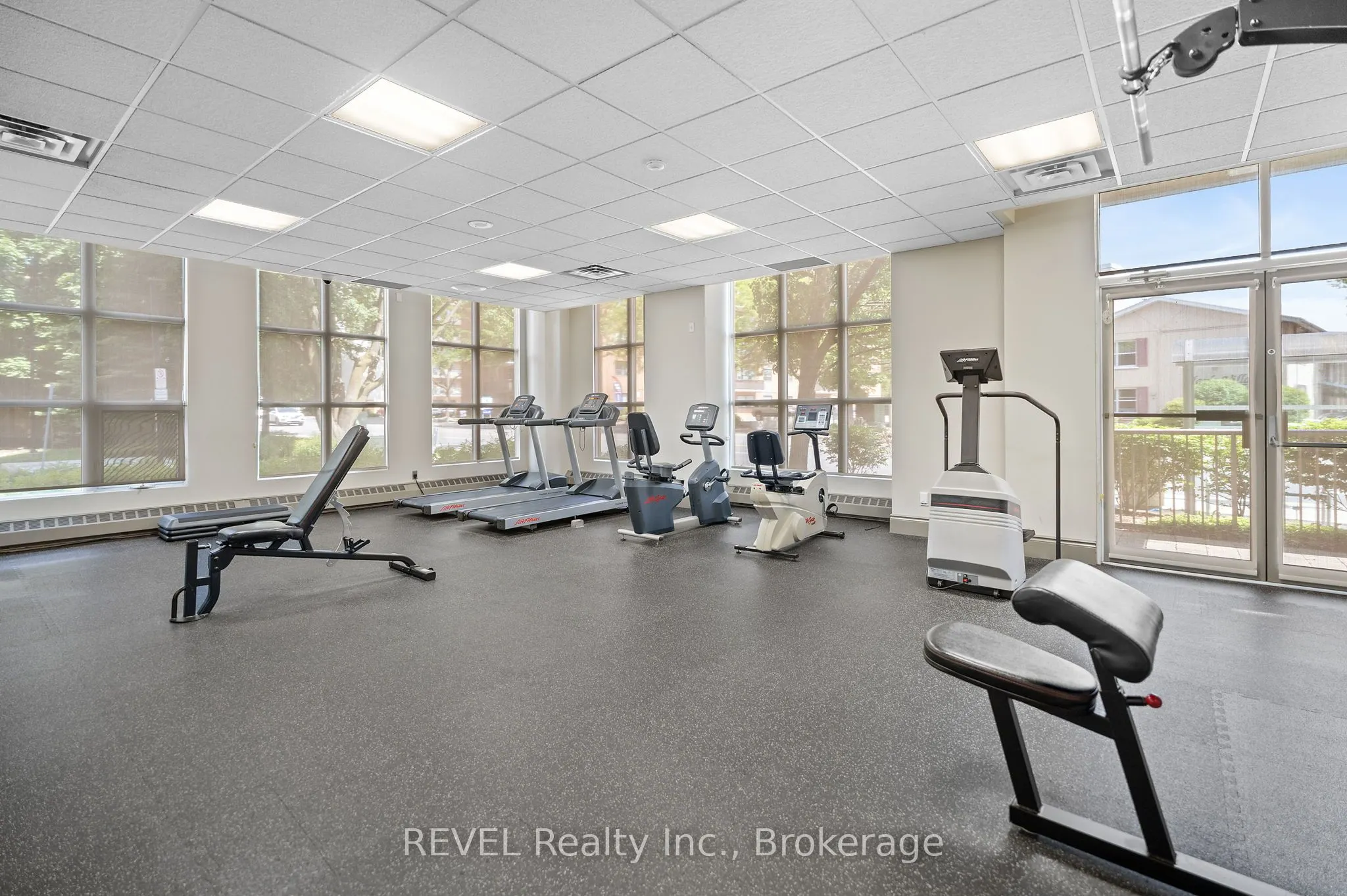 442 Maple Avenue, #905