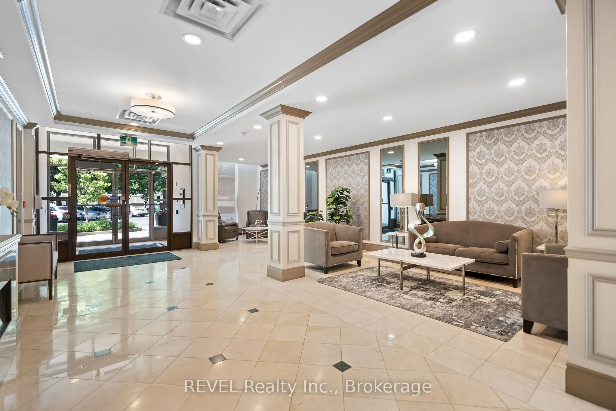 442 Maple Avenue, #905