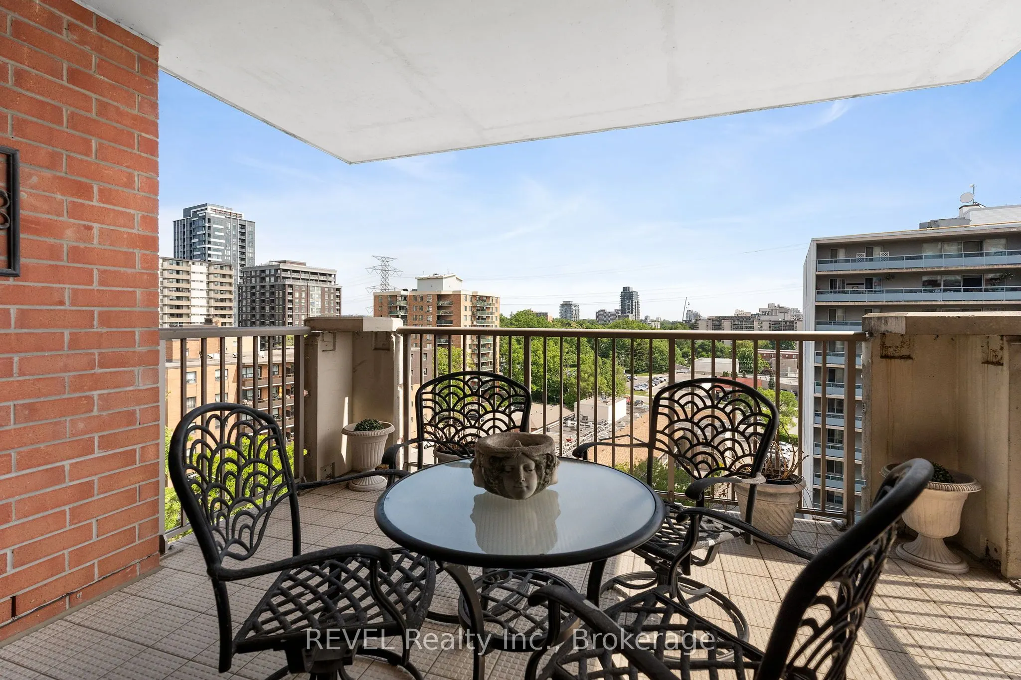 442 Maple Avenue, #905