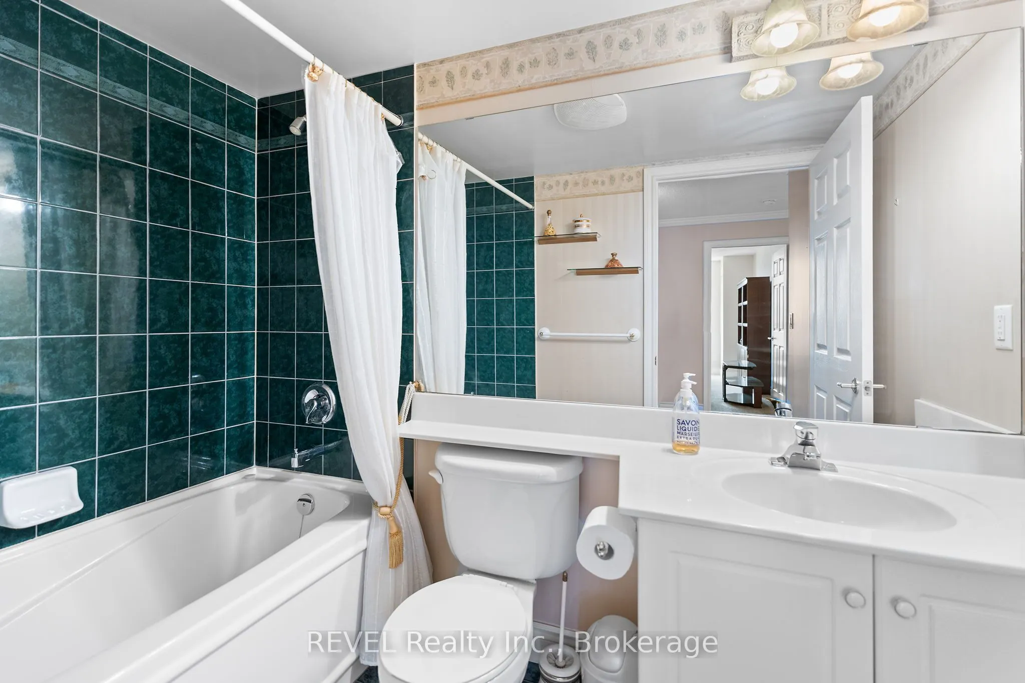 442 Maple Avenue, #905