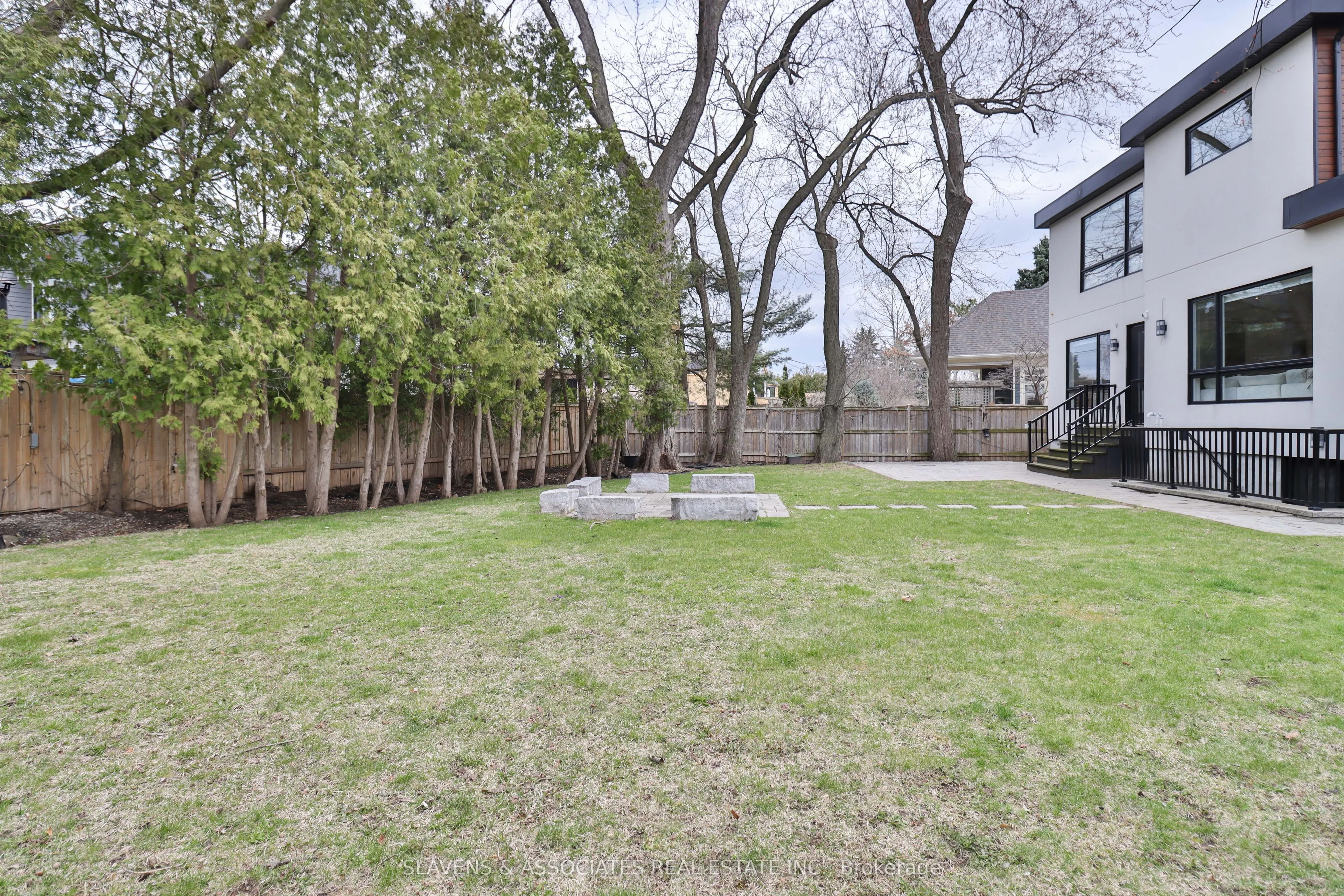 271 Jennings Crescent