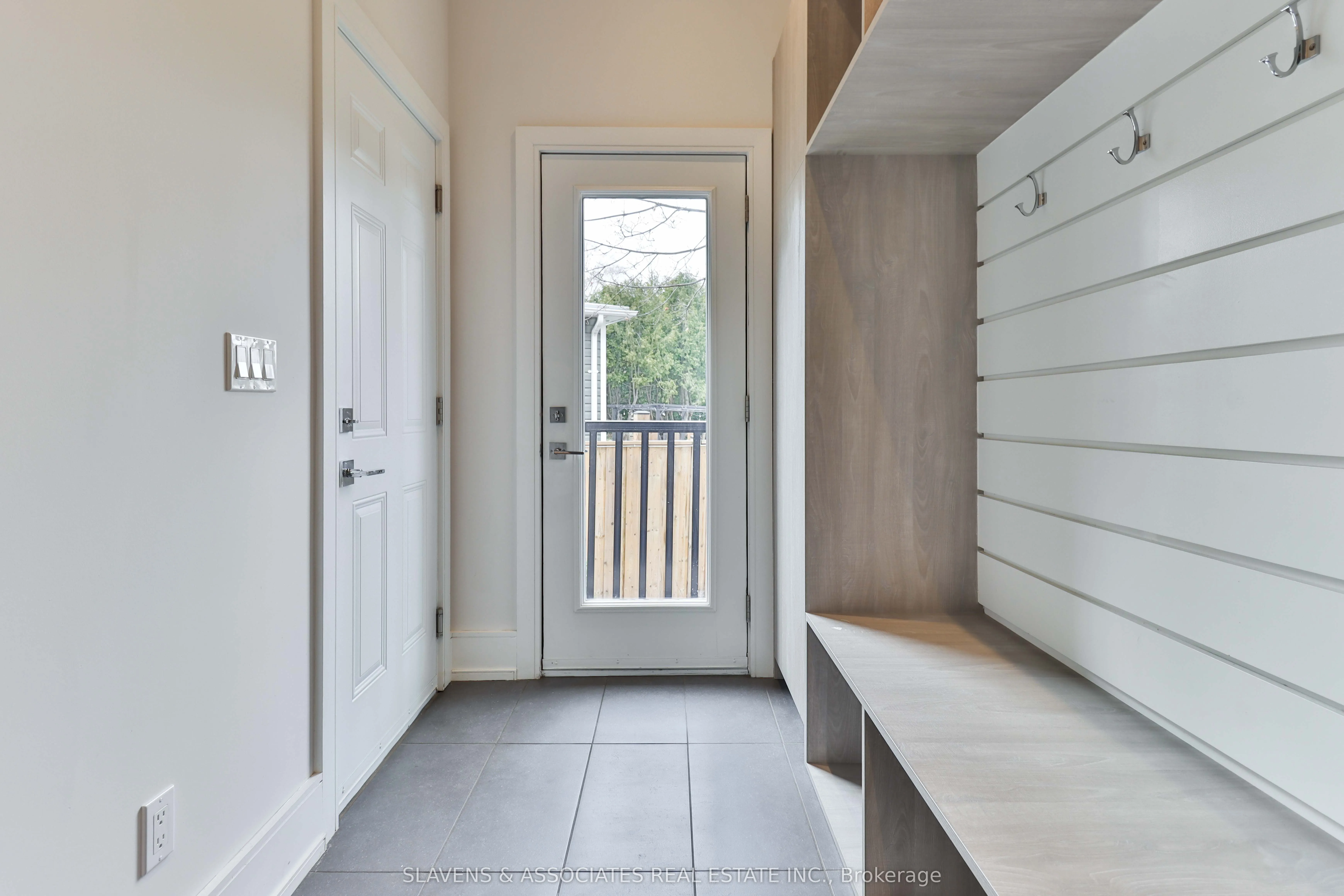 271 Jennings Crescent